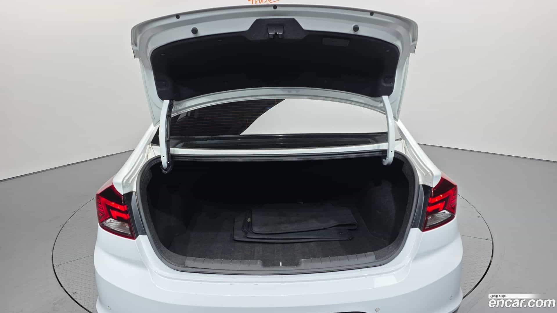 AVANTE Hyundai 2020.0-OPTION-024