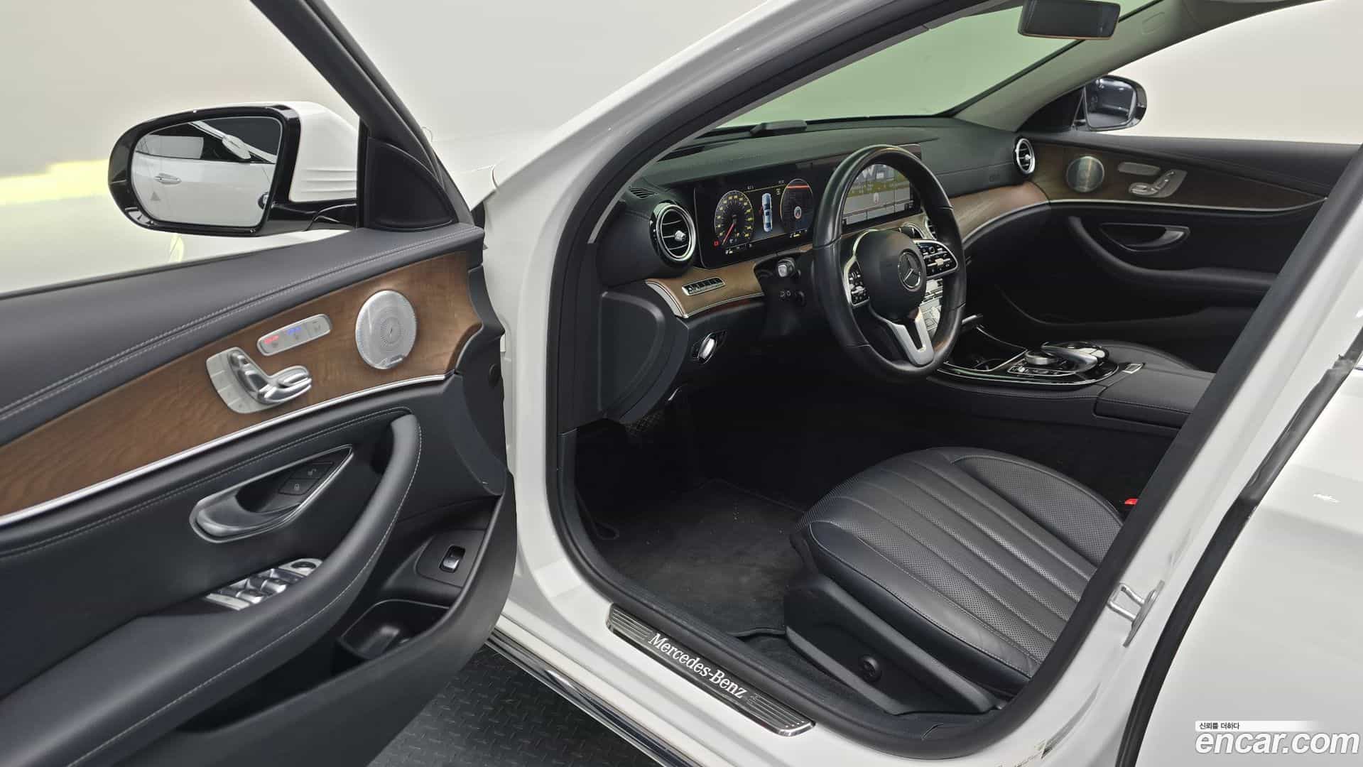 E-Class Mercedes-Benz 2019.8-OPTION-015