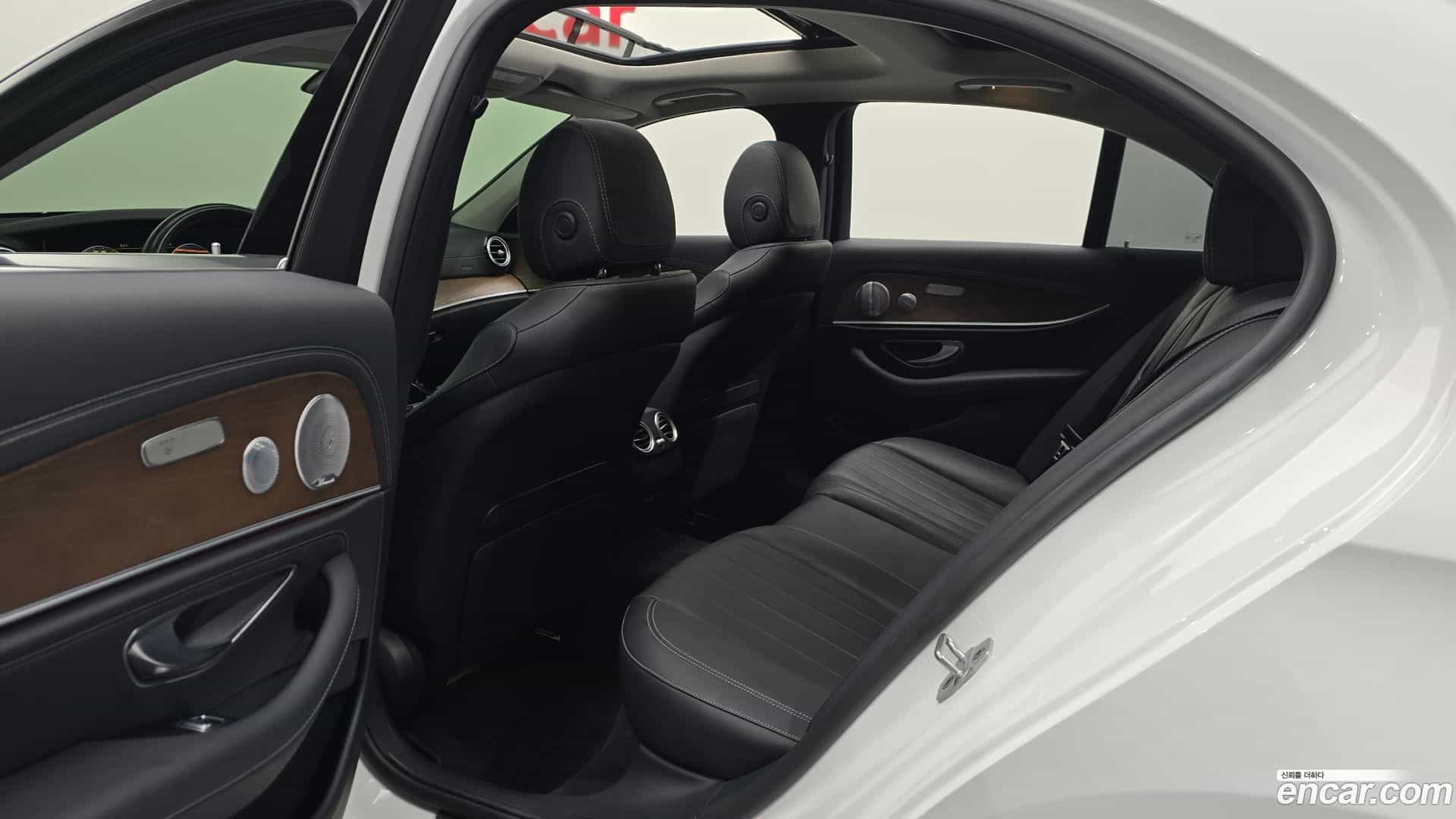 E-Class Mercedes-Benz 2019.8-OPTION-016