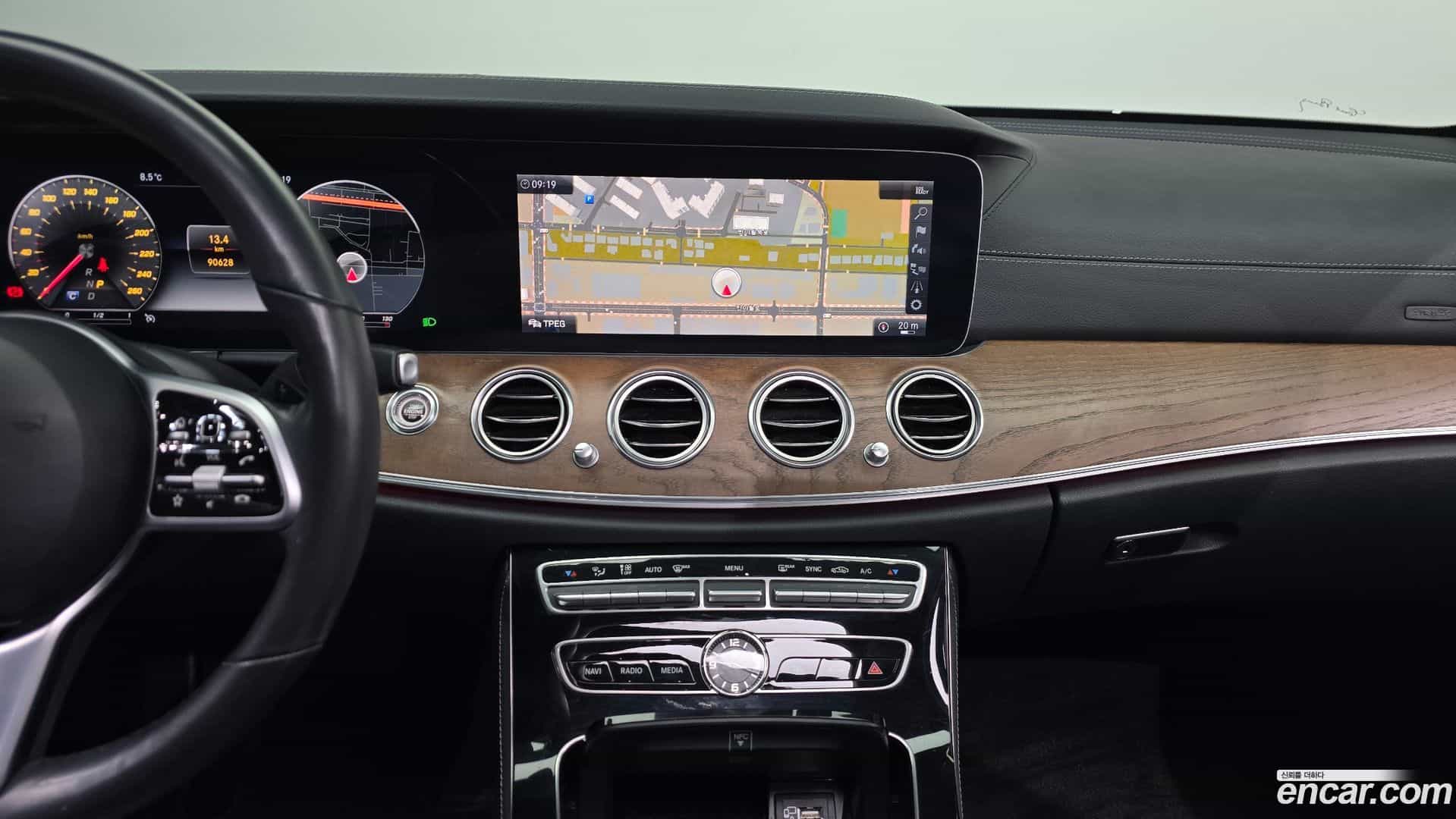 E-Class Mercedes-Benz 2019.8-OPTION-019