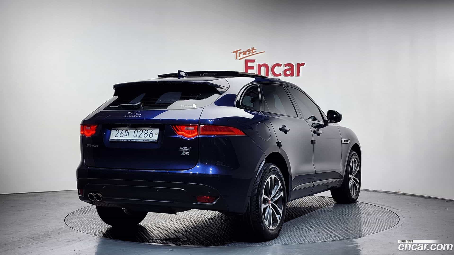 F-PACE Jaguar 2016.10-OUTER-002