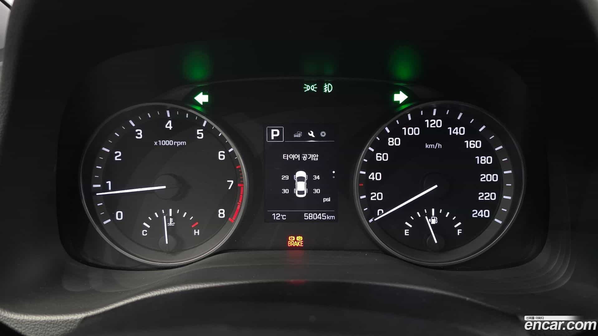 AVANTE Hyundai 2016.11-INNER-008