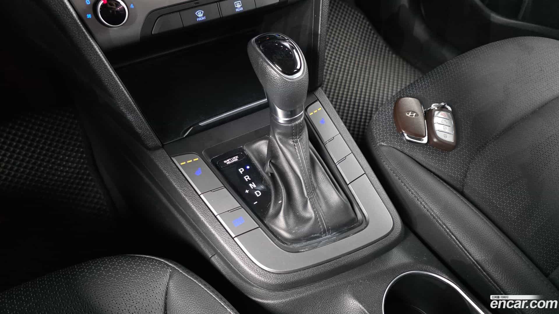 AVANTE Hyundai 2016.11-INNER-009