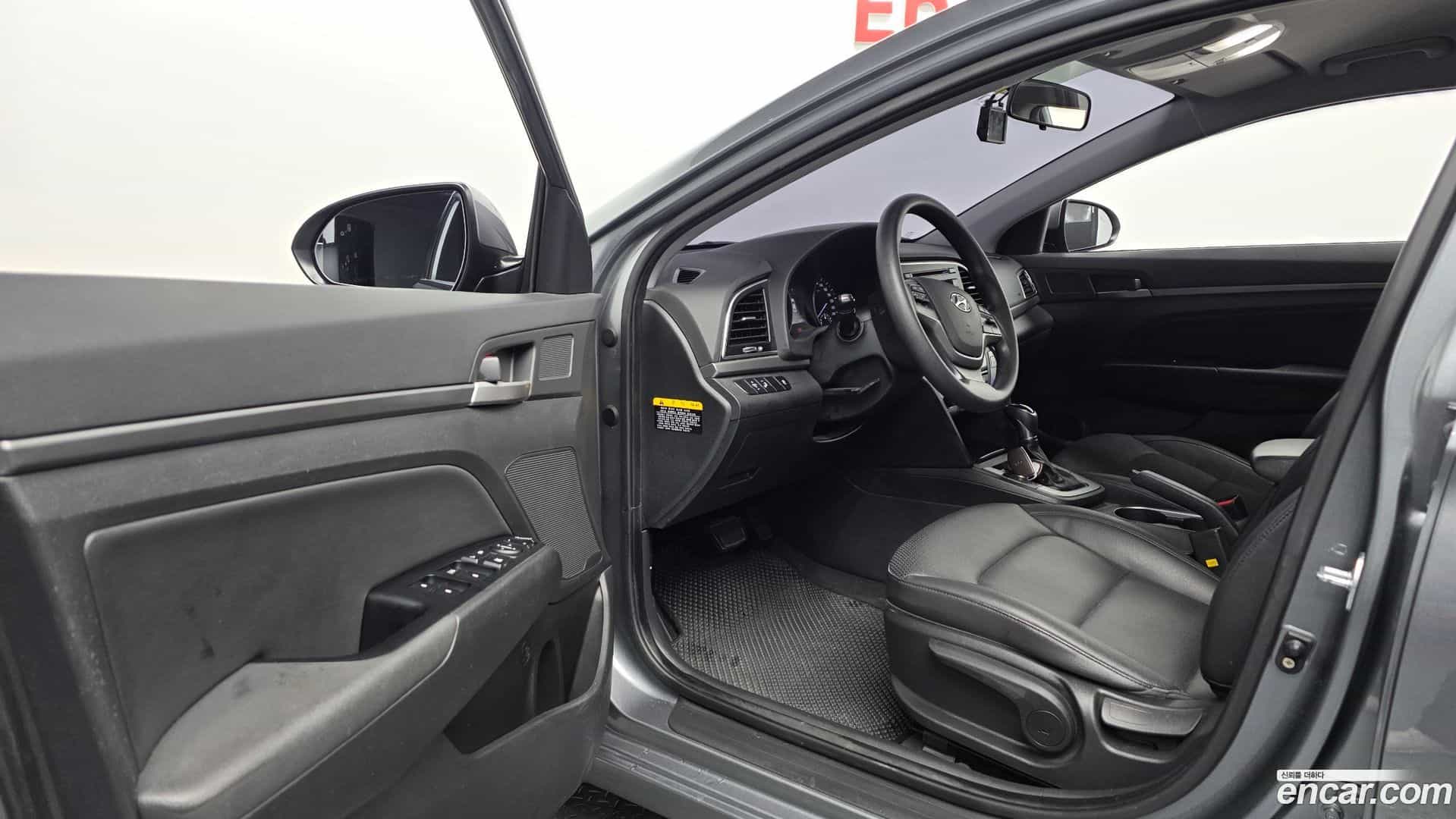 AVANTE Hyundai 2016.11-OPTION-015