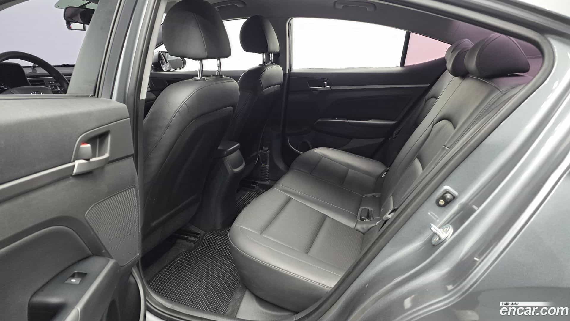 AVANTE Hyundai 2016.11-OPTION-016