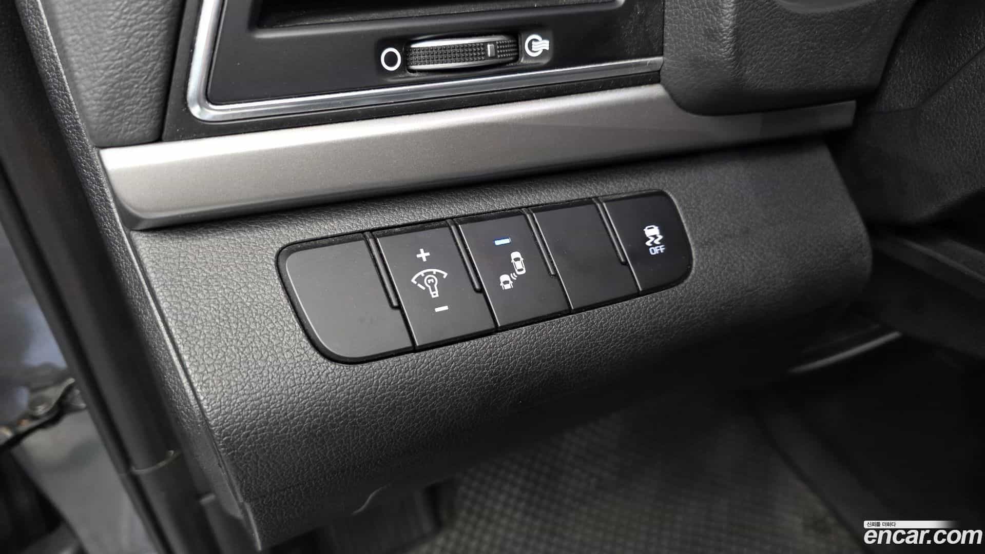 AVANTE Hyundai 2016.11-OPTION-021