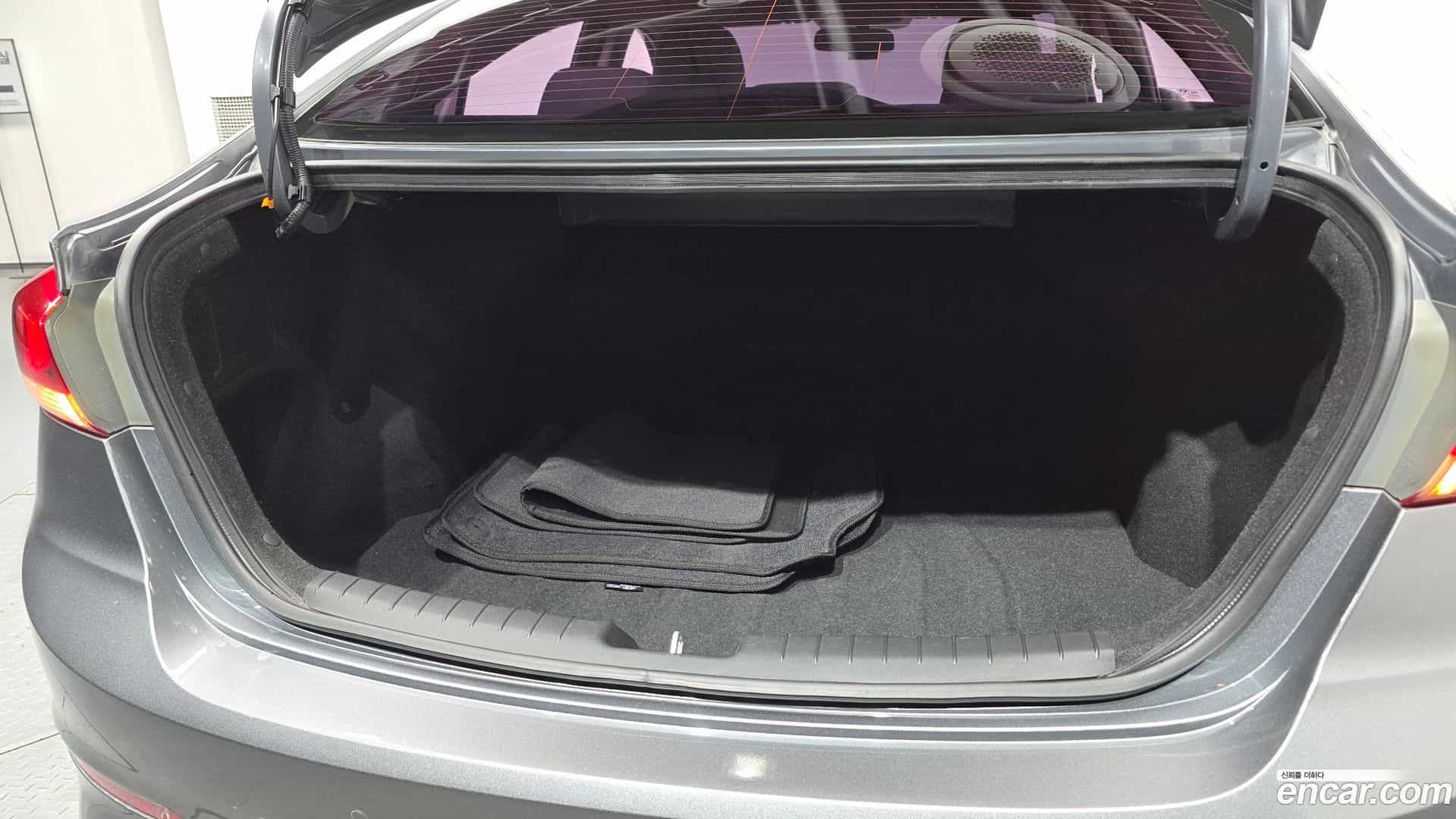 AVANTE Hyundai 2016.11-OPTION-024
