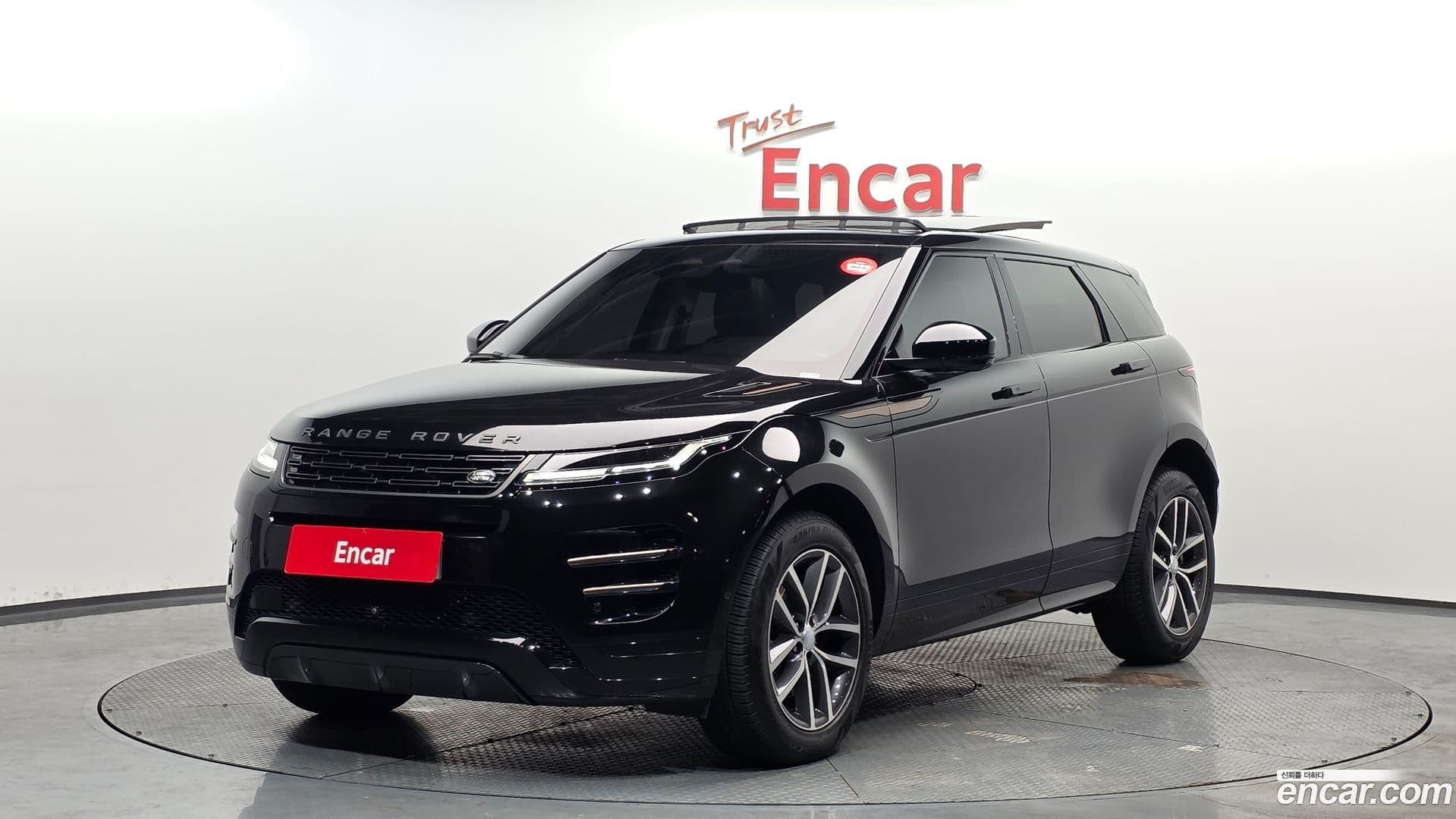 Main__Slider__Photo:Range Rover Evoque Land Rover 2024.11-0