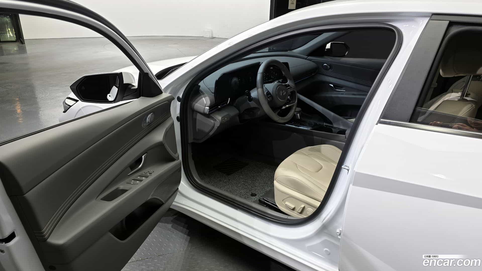 AVANTE Hyundai 2024.6-INNER-010