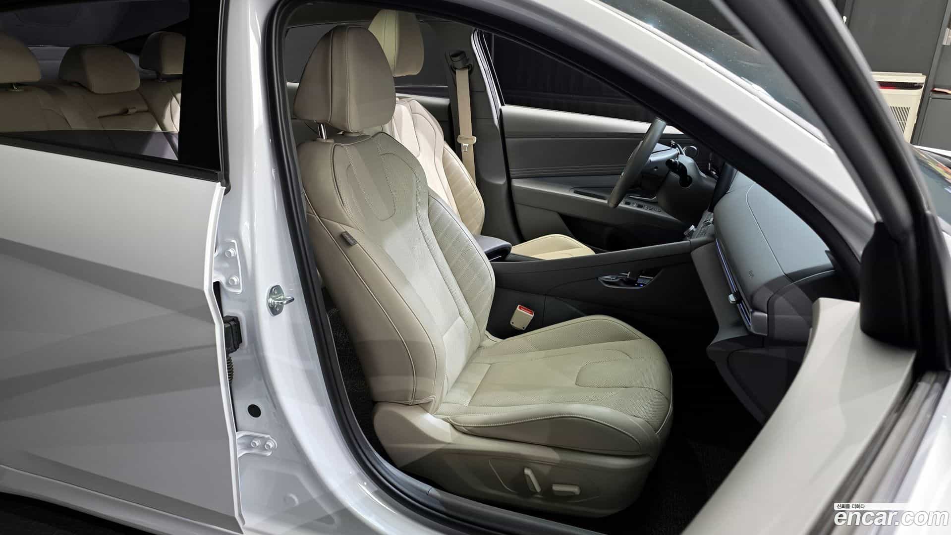 AVANTE Hyundai 2024.6-OPTION-016