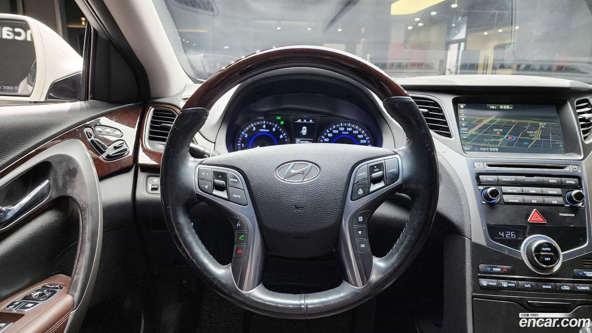 Grandeur Hyundai 2015.4-OPTION-018