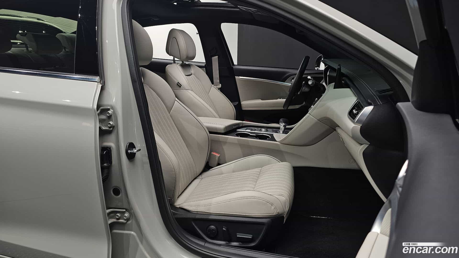 G70 Genesis 2023.11-INNER-010
