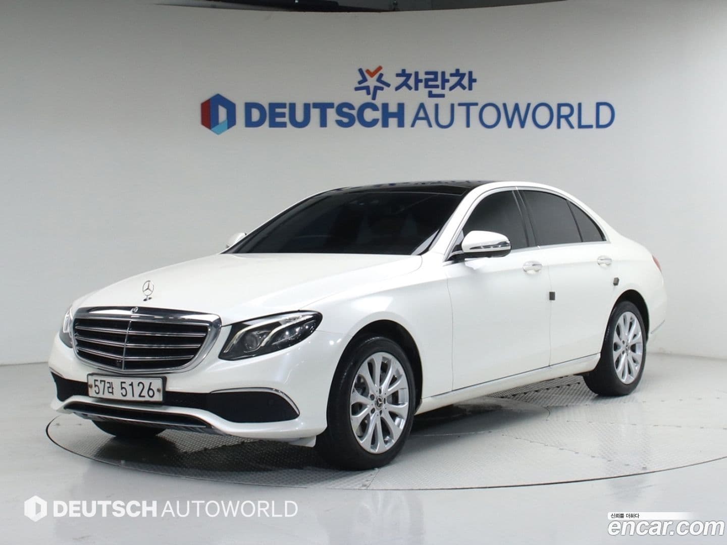 Main__Slider__Photo:E-Class Mercedes-Benz 2017.7-0