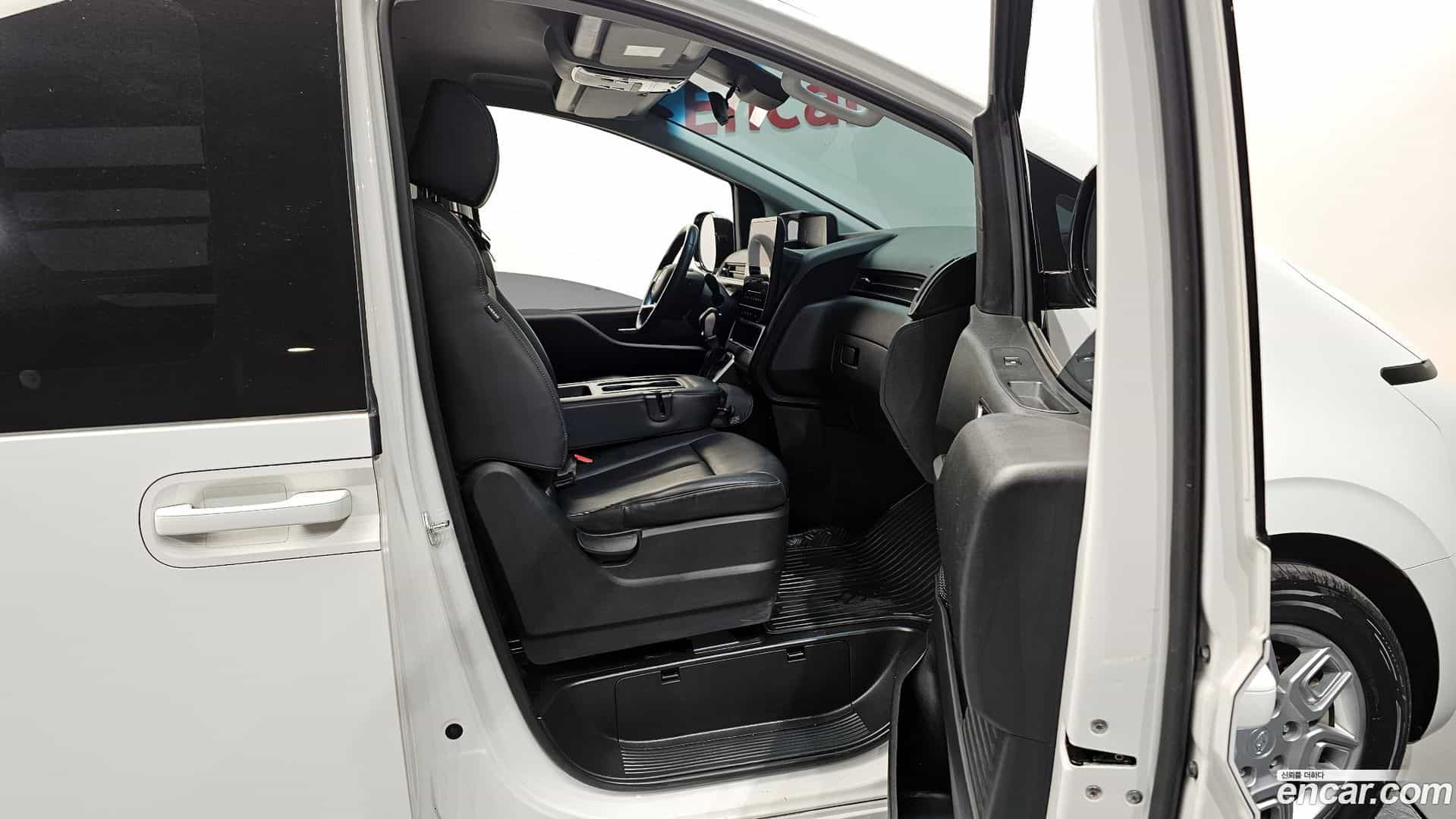Staria Hyundai 2023.4-OPTION-015