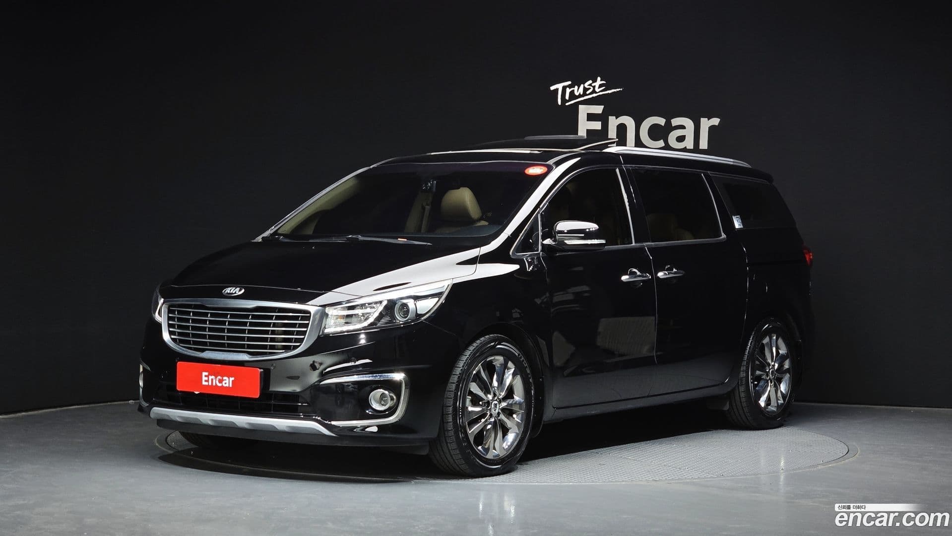 Main__Slider__Photo:Canival Kia 2015.8-0