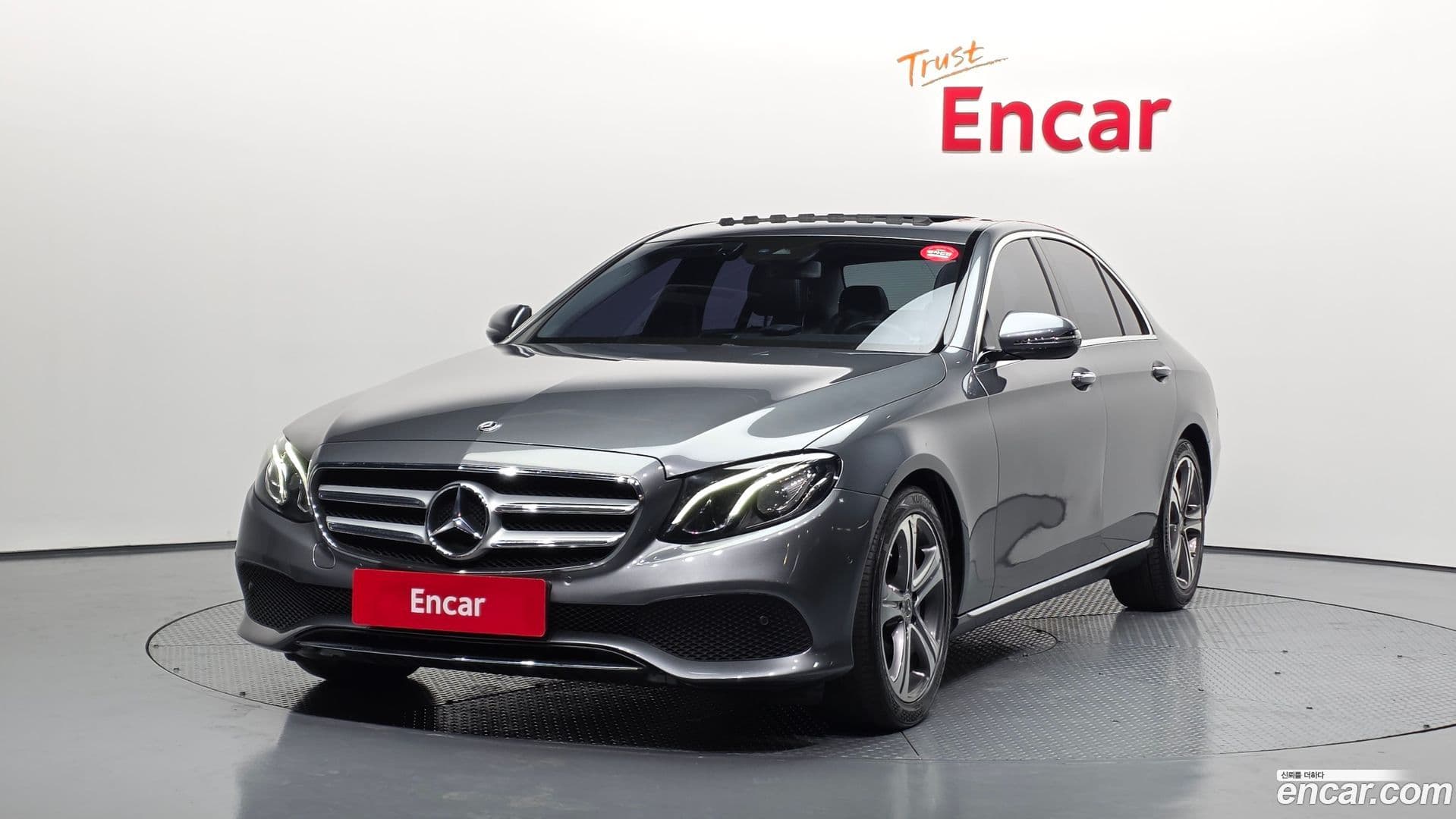 Main__Slider__Photo:E-Class Mercedes-Benz 2019.0-0