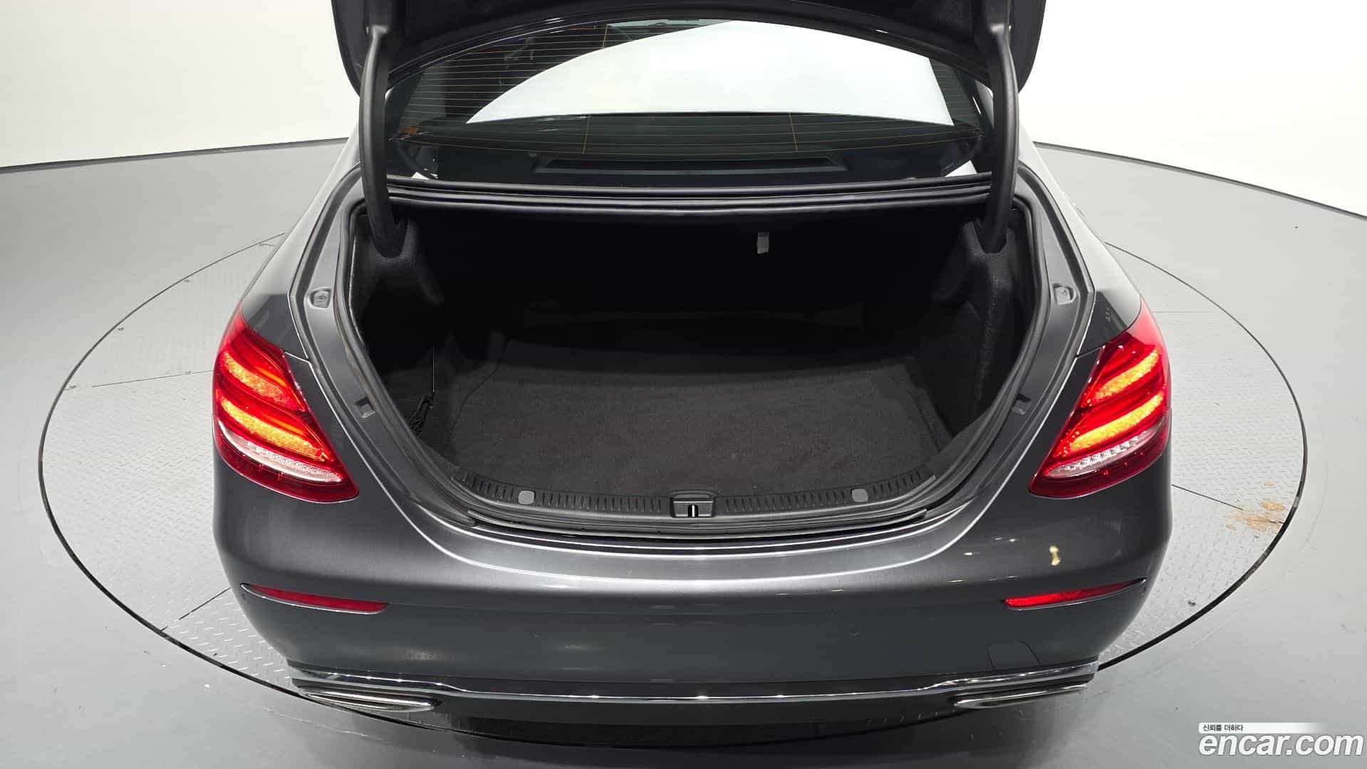 E-Class Mercedes-Benz 2019.0-OPTION-024