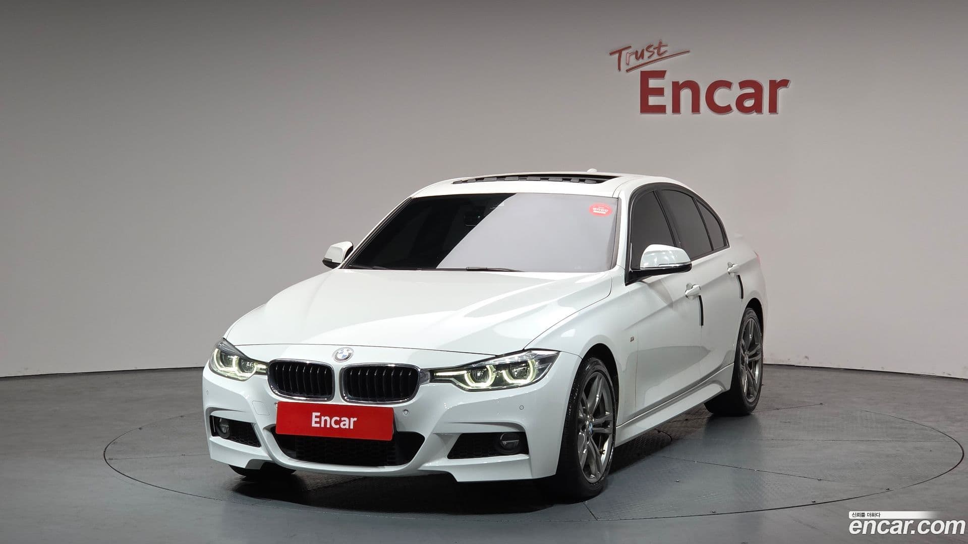 Main__Slider__Photo:3-Series BMW 2018.10-0