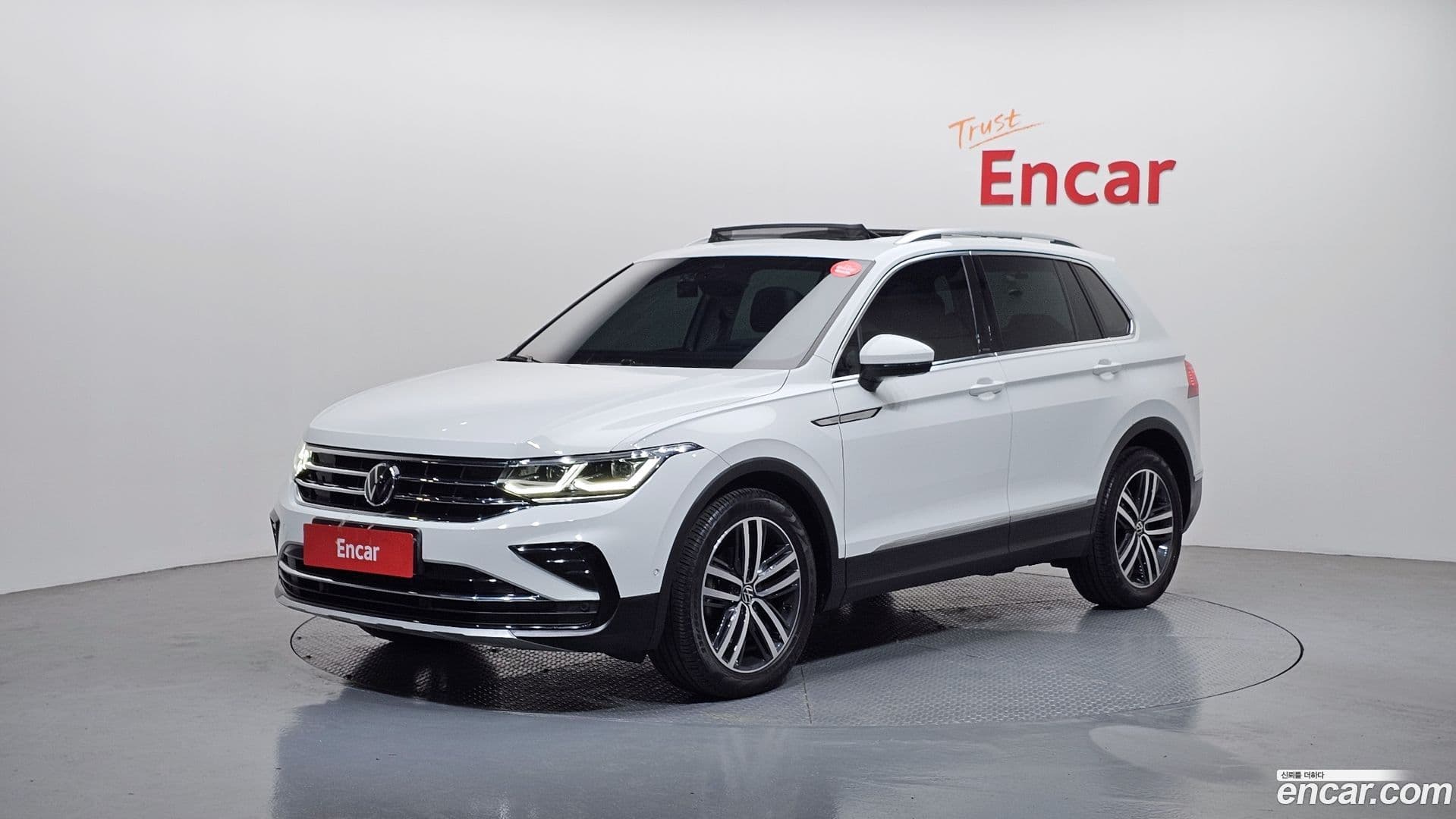 Main__Slider__Photo:Tiguan Volkswagen 2021.10-0