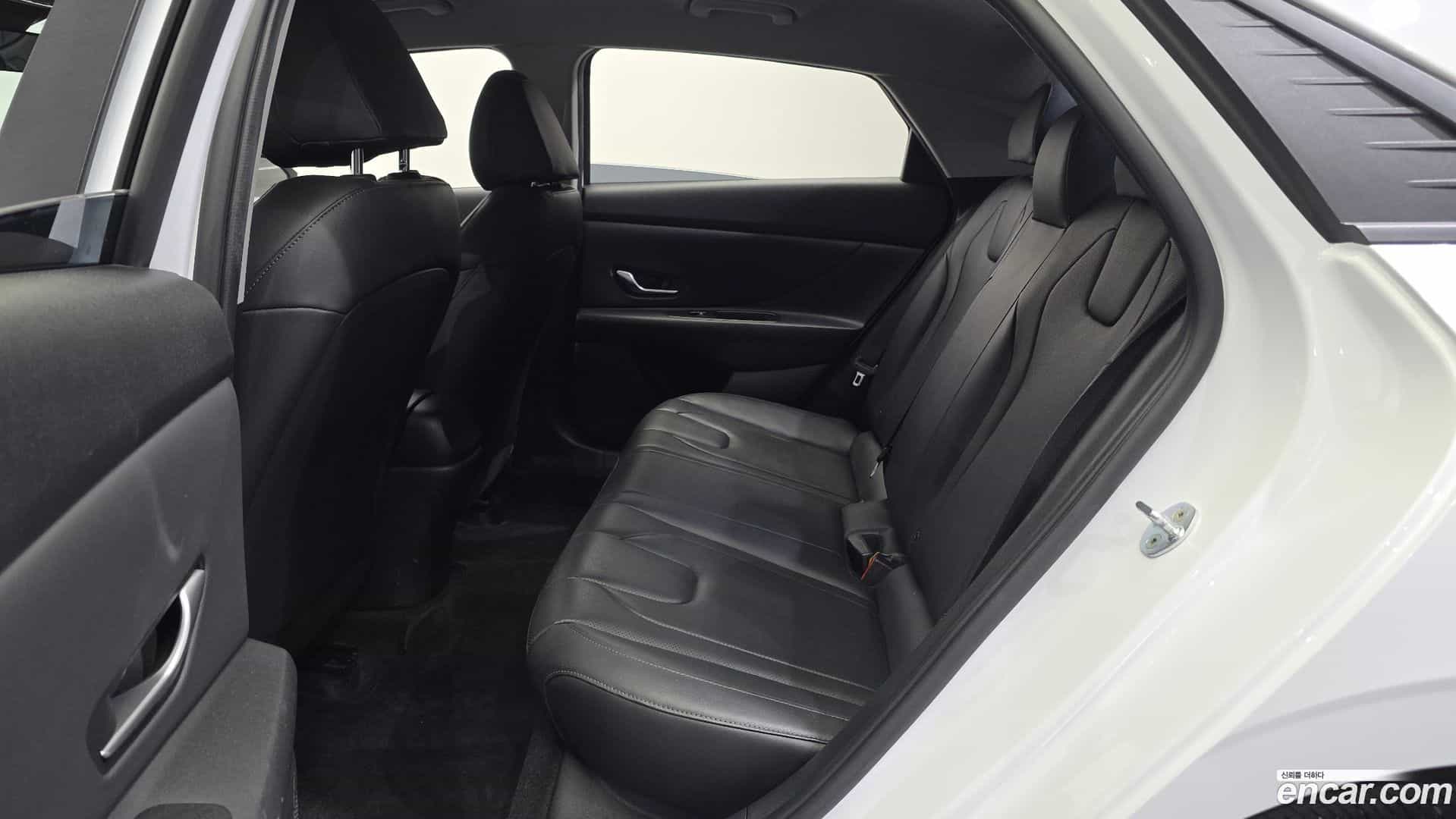 AVANTE Hyundai 2022.4-OPTION-015