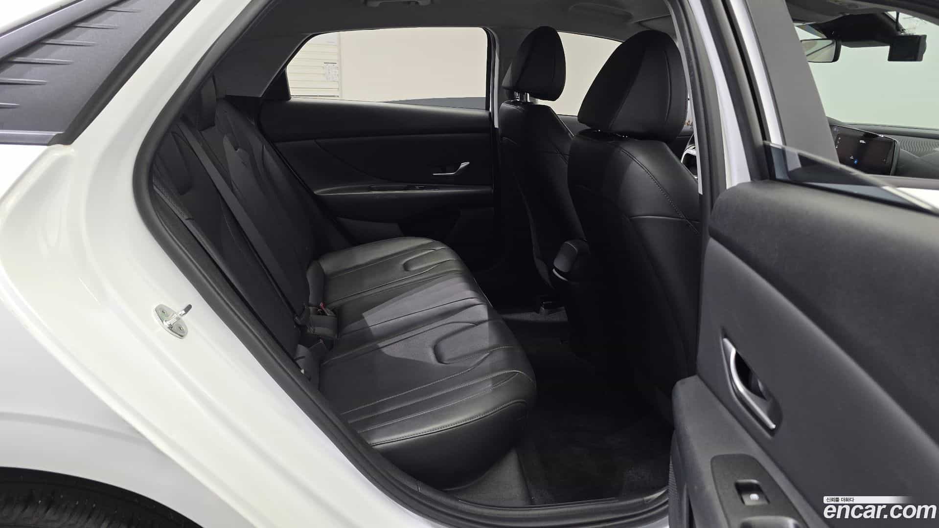 AVANTE Hyundai 2022.4-OPTION-016