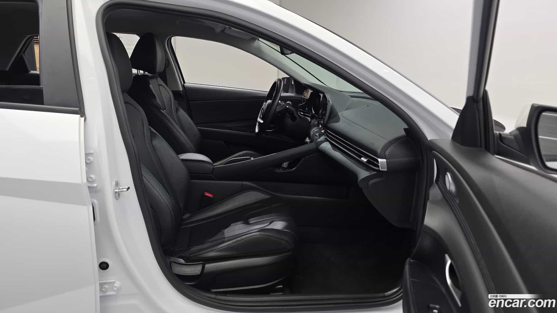AVANTE Hyundai 2022.4-OPTION-017