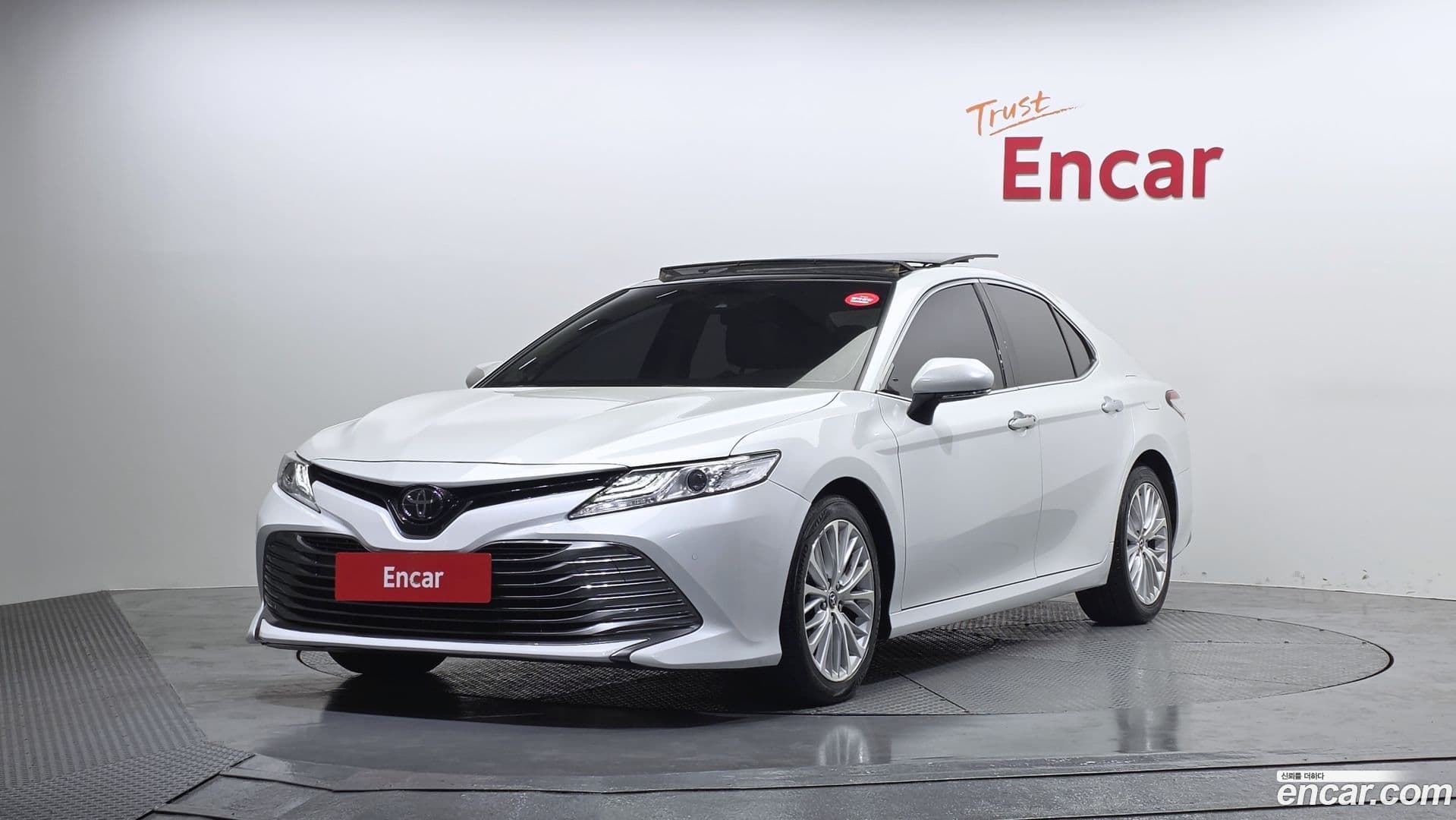 Main__Slider__Photo:Camry Toyota 2019.1-0