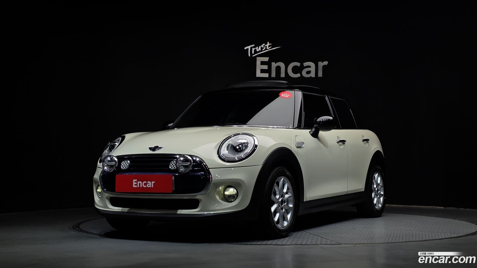 Main__Slider__Photo:Cooper Mini 2017.10-0
