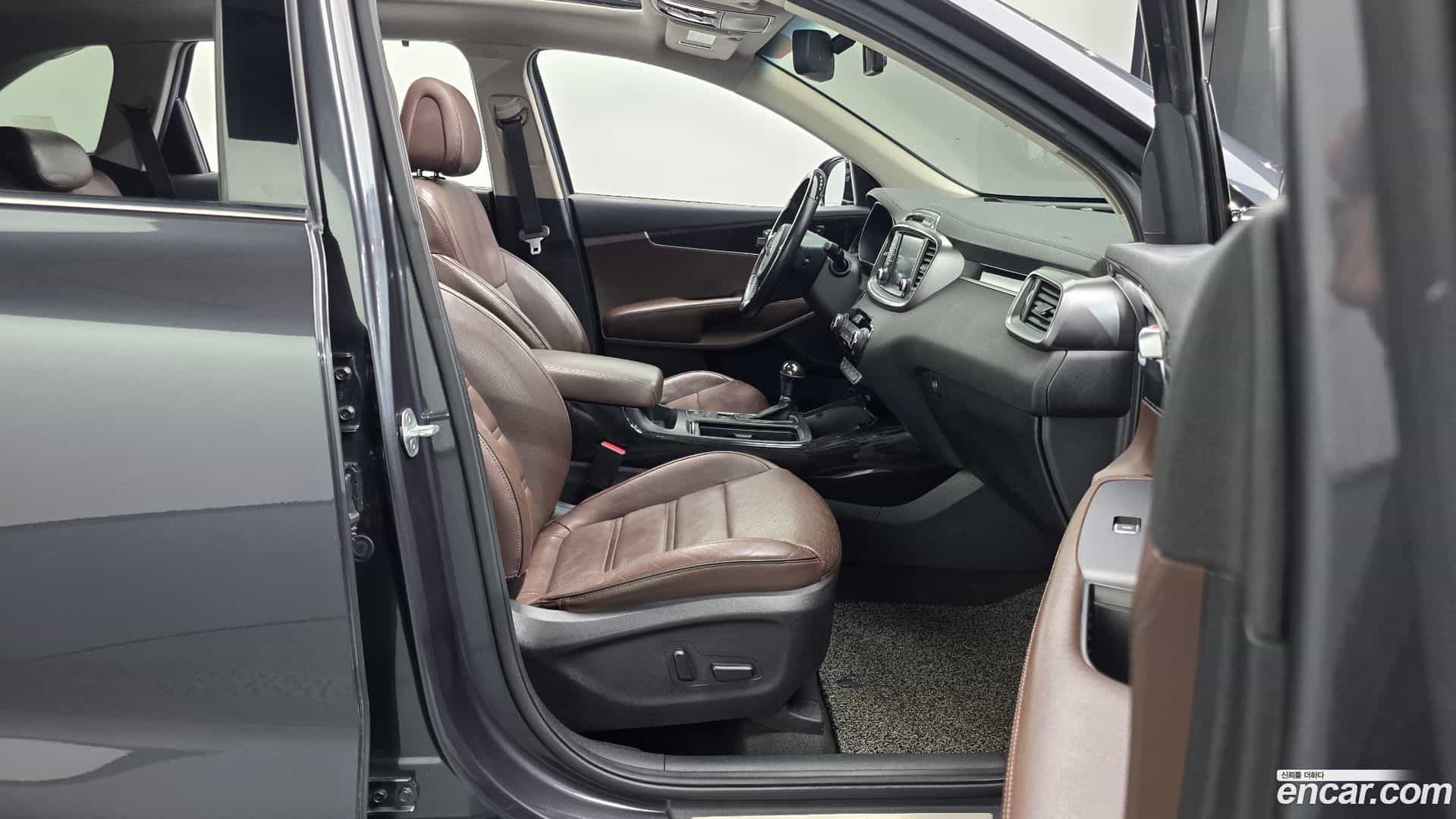 Sorento Kia 2015.5-INNER-010