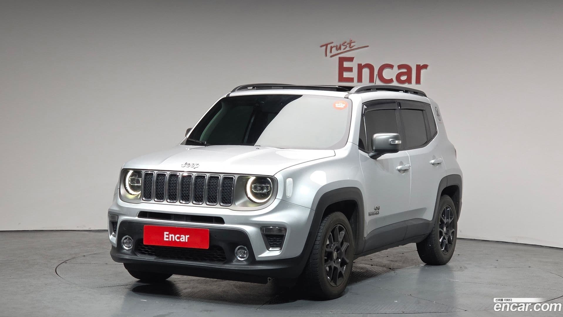 Main__Slider__Photo:Renegade Jeep 2020.4-0
