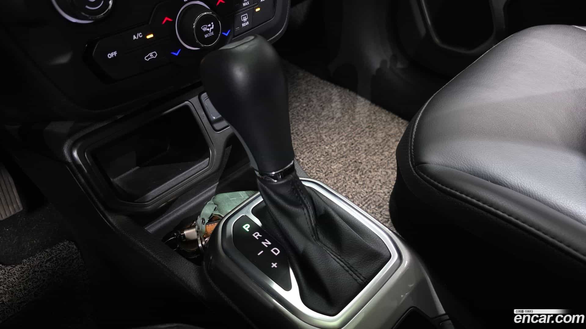 Renegade Jeep 2020.4-INNER-009