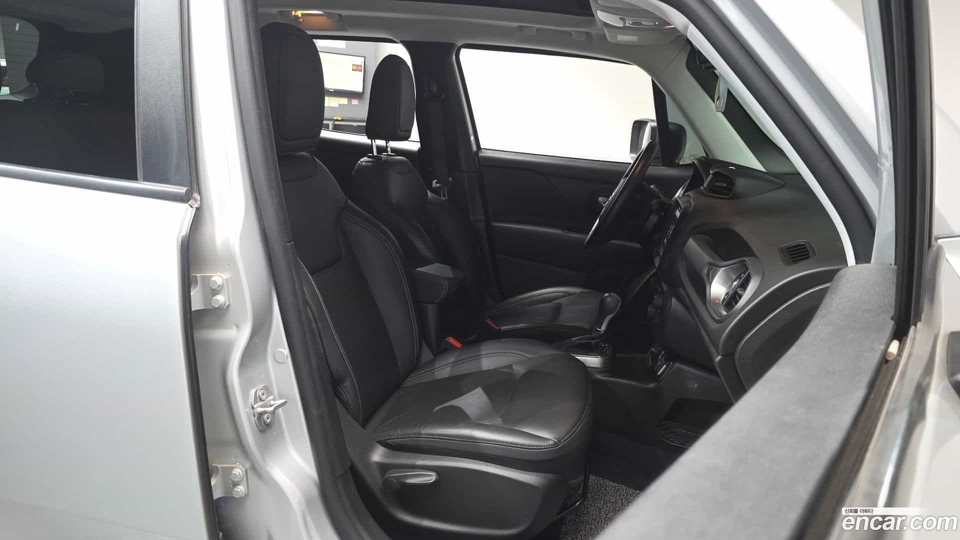 Renegade Jeep 2020.4-INNER-010