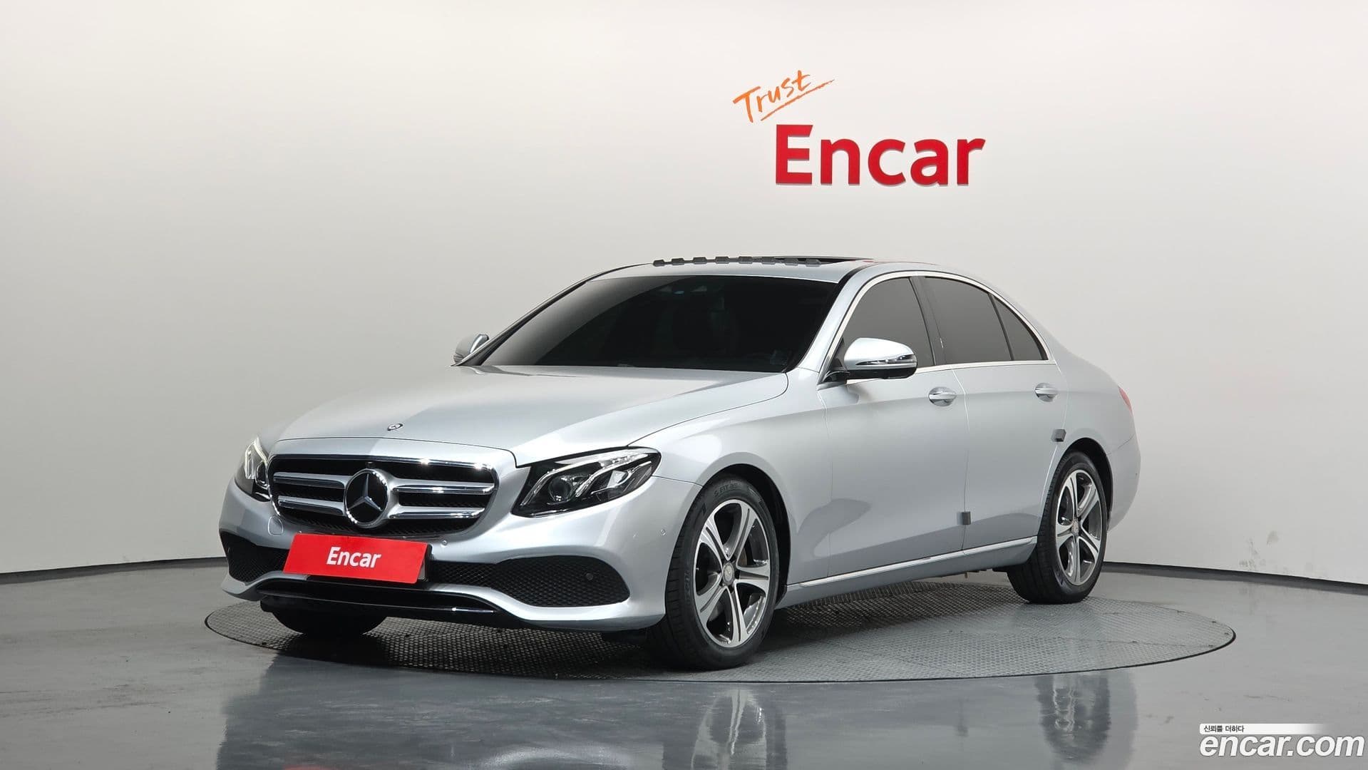 Main__Slider__Photo:E-Class Mercedes-Benz 2017.3-0
