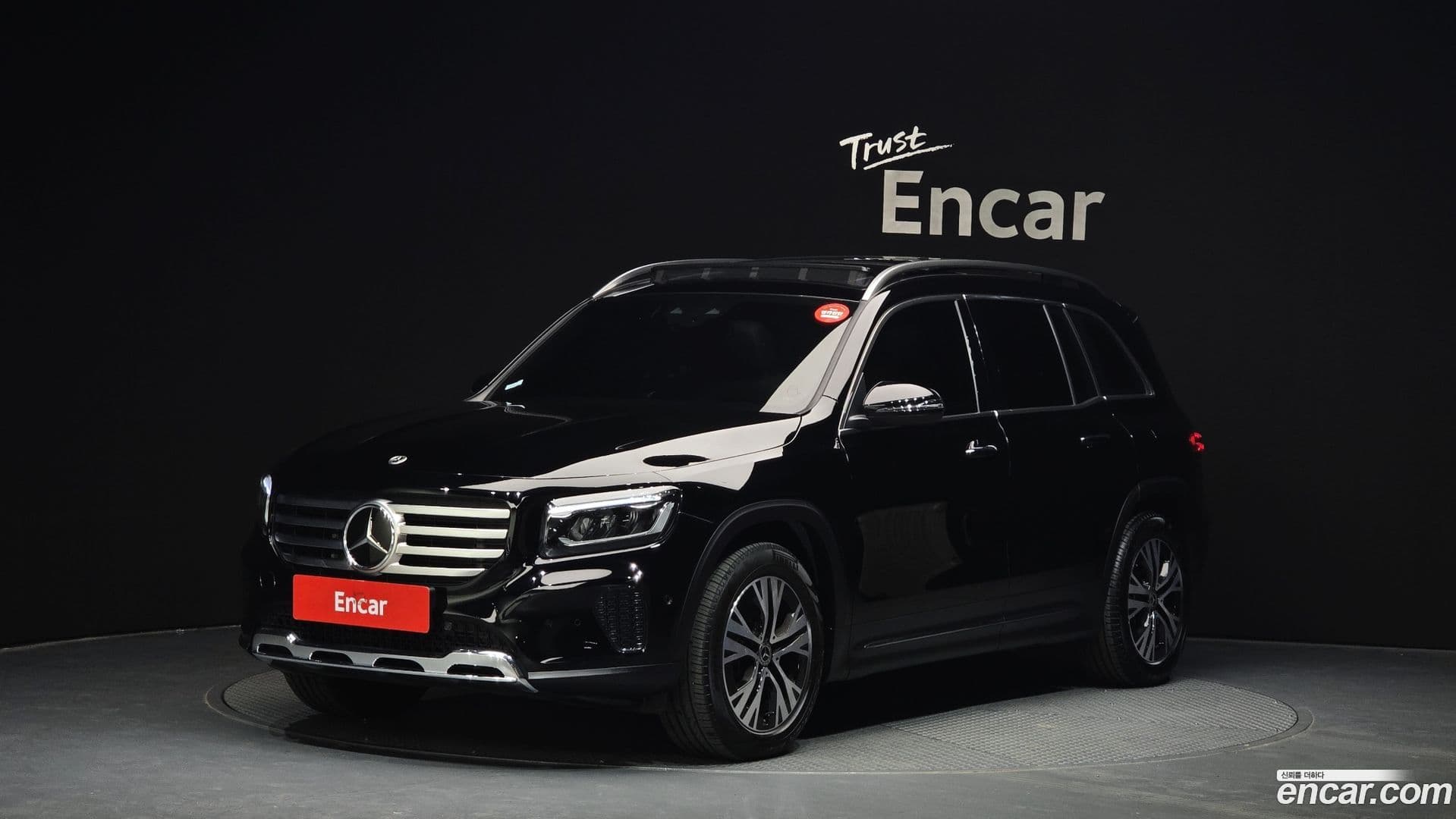 Main__Slider__Photo:GLB-Class Mercedes-Benz 2024.2-0