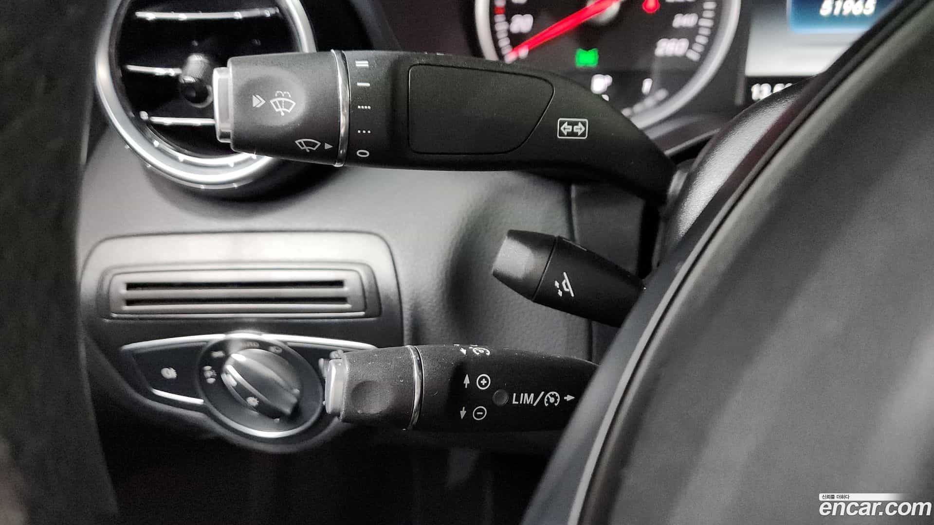 C-Class Mercedes-Benz 2018.1-OPTION-018