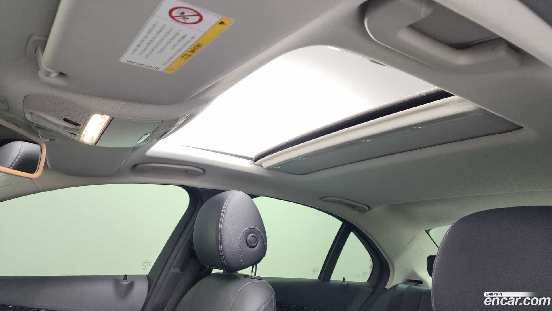 C-Class Mercedes-Benz 2018.1-OPTION-023