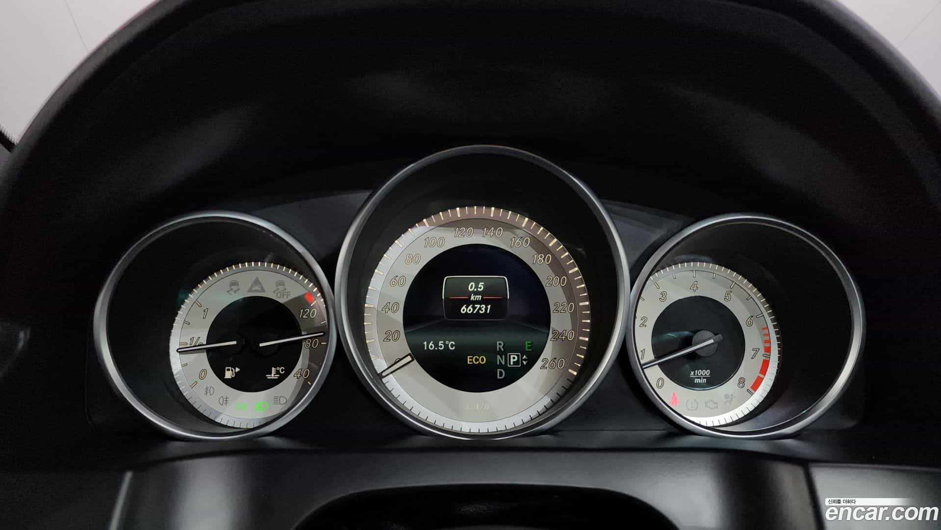 E-Class Mercedes-Benz 2016.11-INNER-008