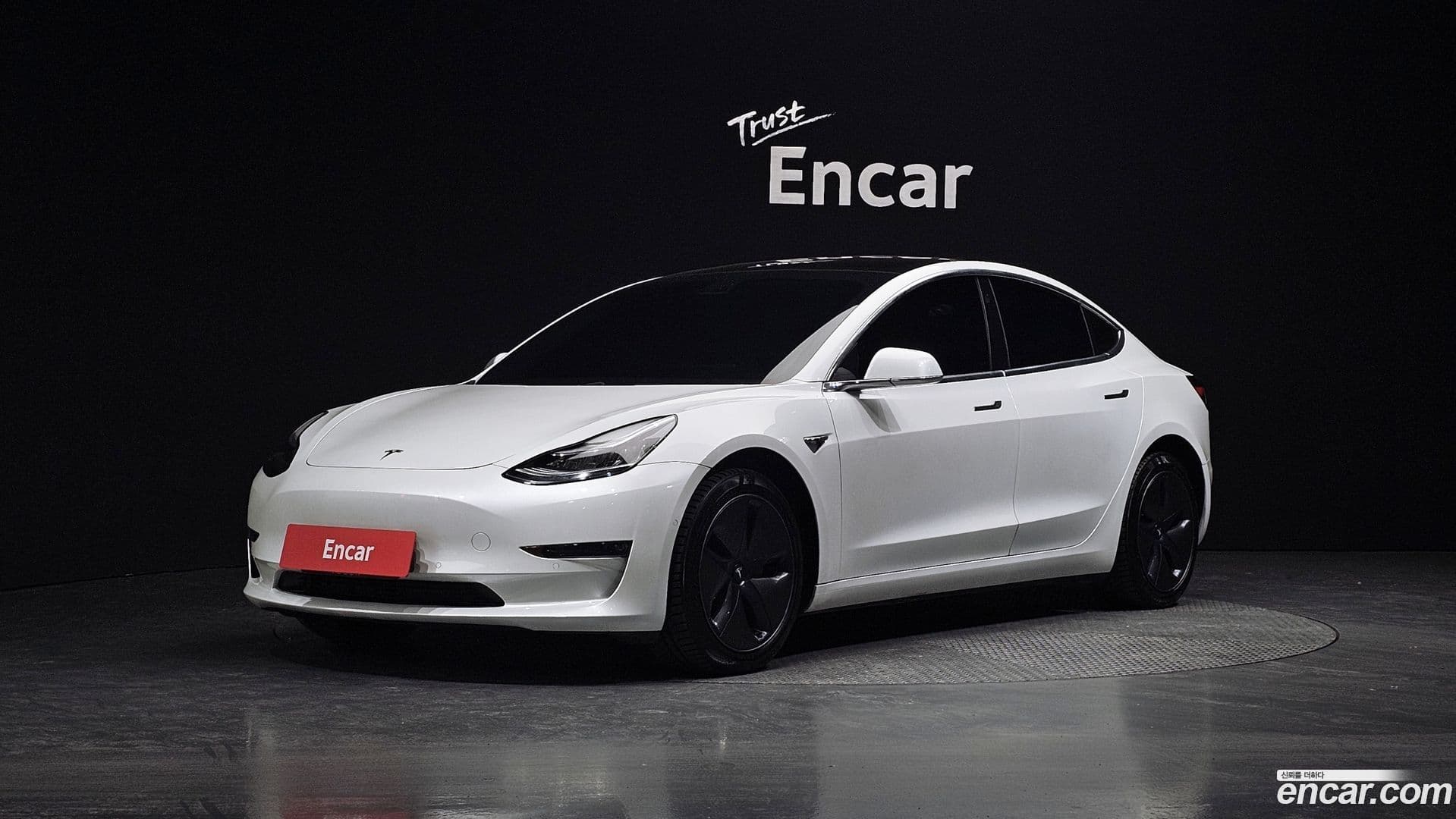 Main__Slider__Photo:Model 3 Tesla 2020.5-0