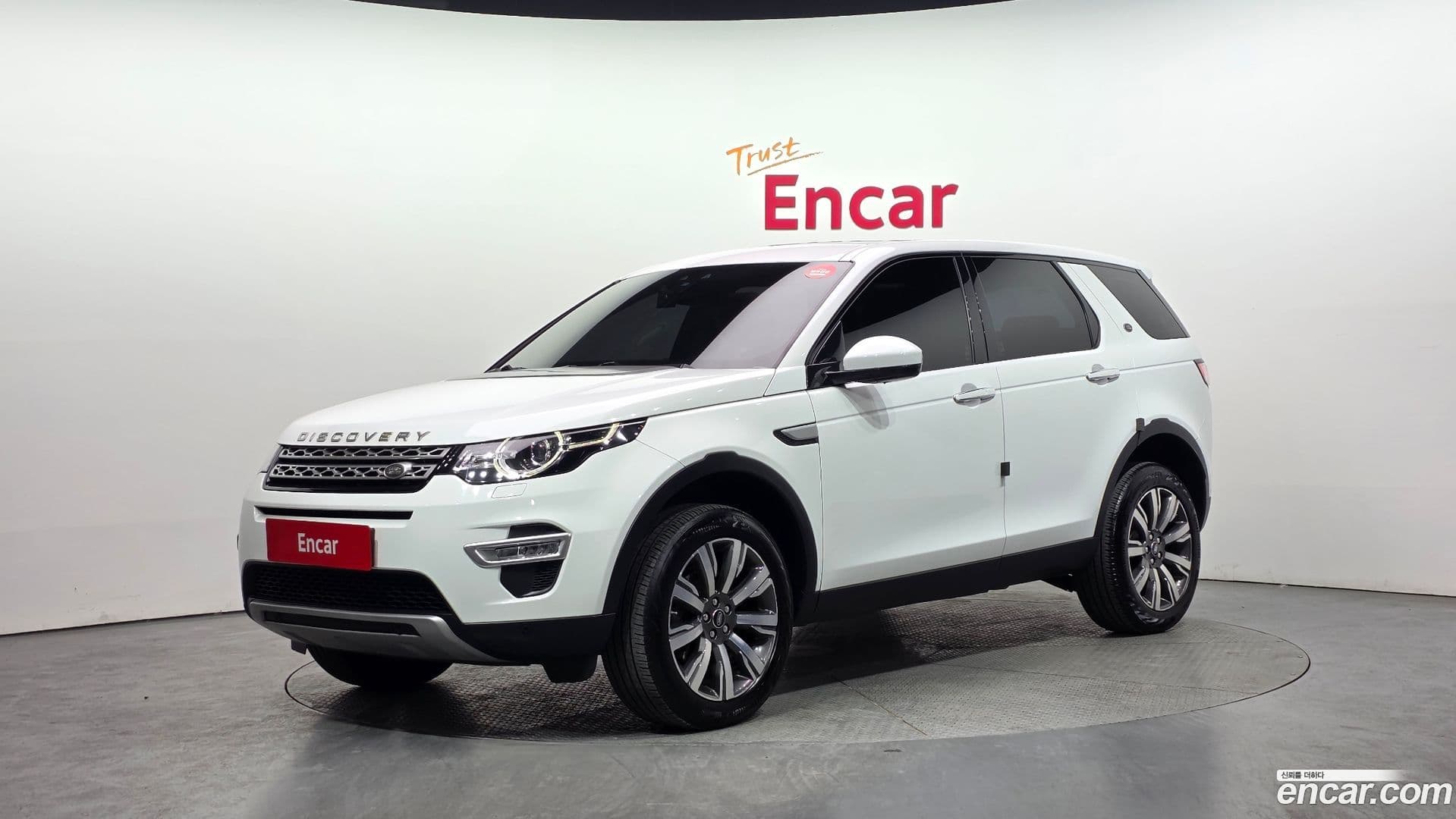Main__Slider__Photo:Discovery Sport Land Rover 2018.5-0