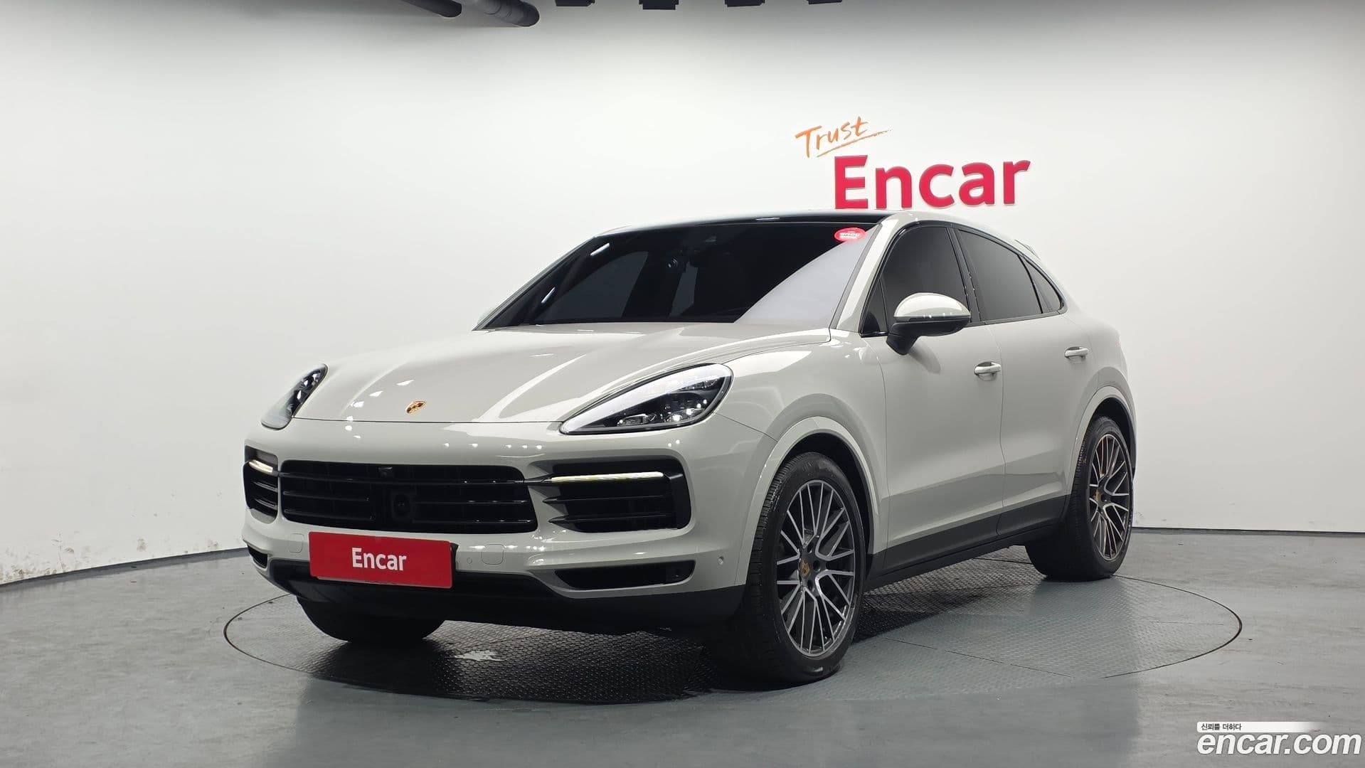 Main__Slider__Photo:Cayenne Porsche 2021.2-0