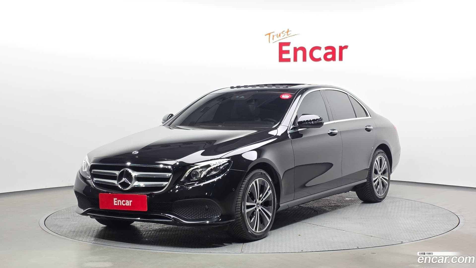 Main__Slider__Photo:E-Class Mercedes-Benz 2020.9-0