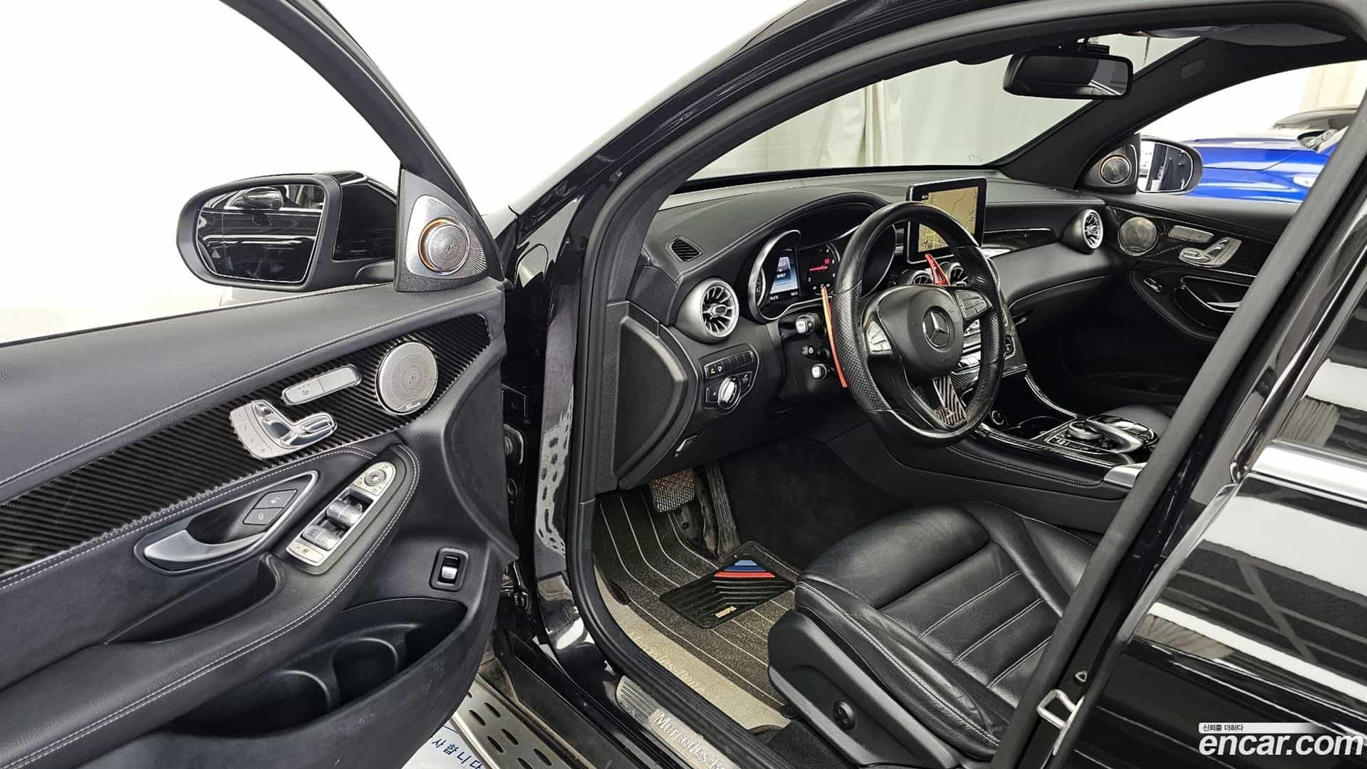 GLC-Class Mercedes-Benz 2017.3-INNER-010