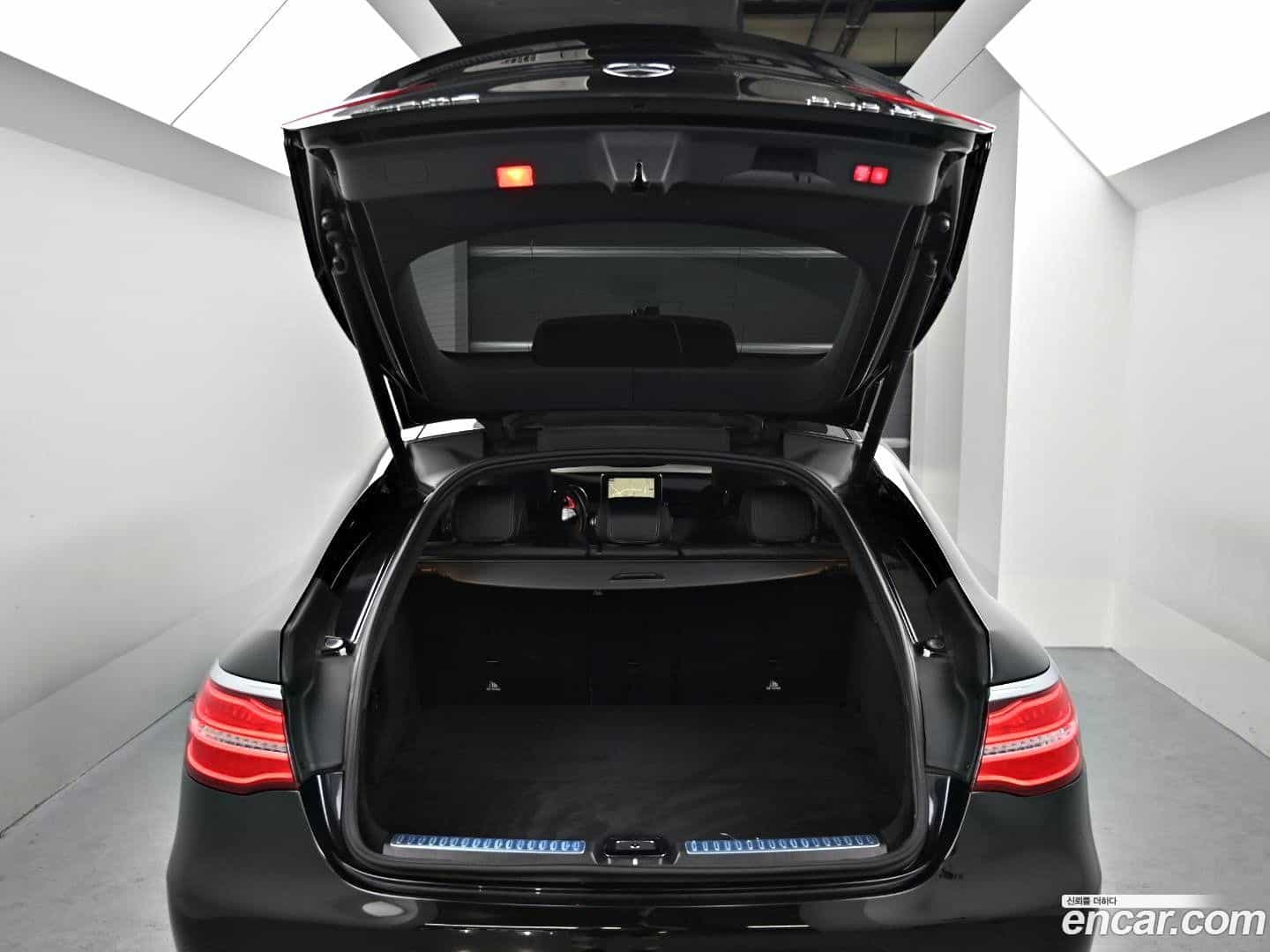 GLC-Class Mercedes-Benz 2017.3-OPTION-024