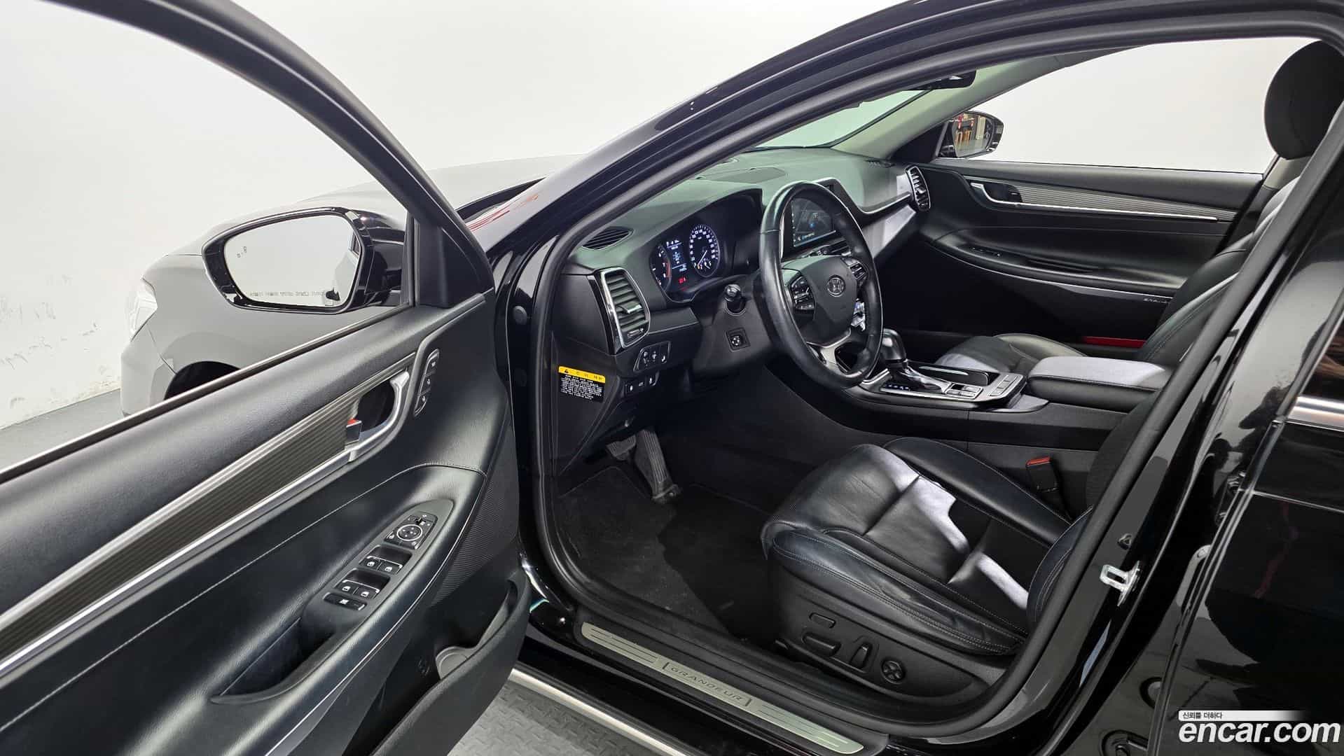Grandeur Hyundai 2016.10-INNER-010