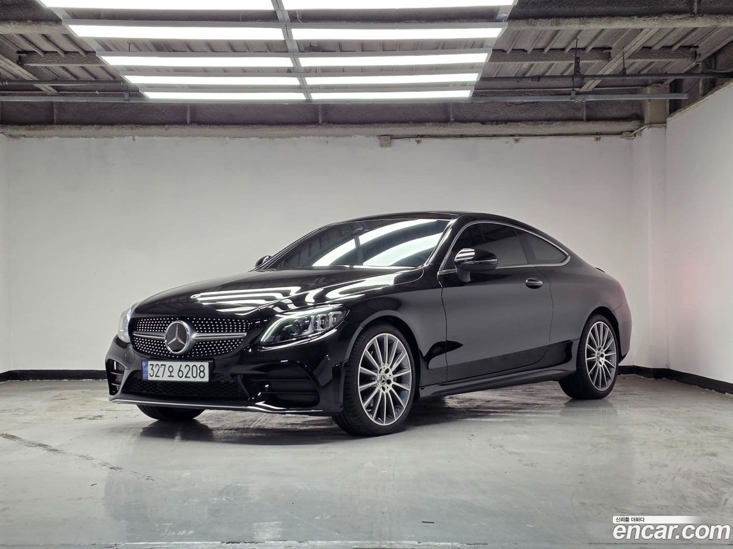 Main__Slider__Photo:C-Class Mercedes-Benz 2023.8-0