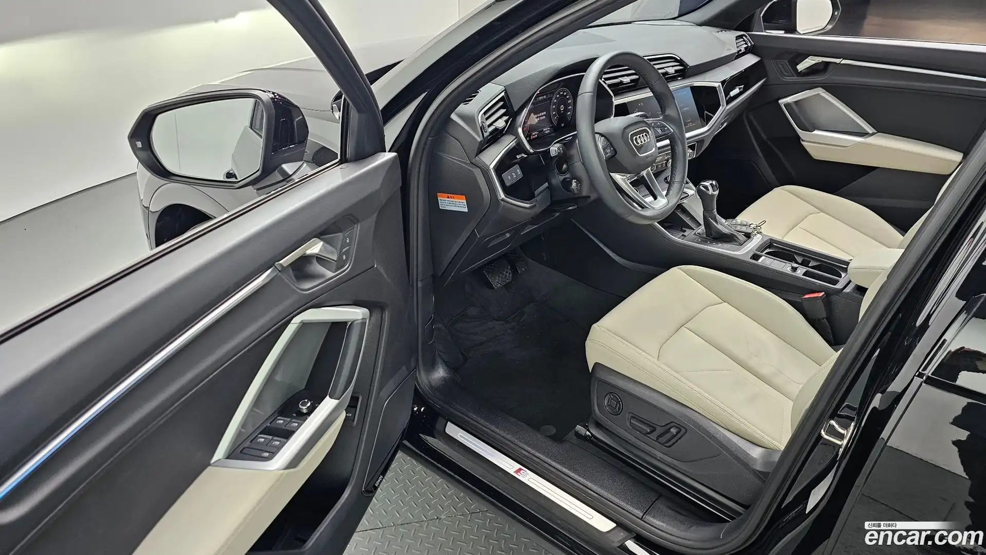 Q3 Audi 2025.3-OPTION-015