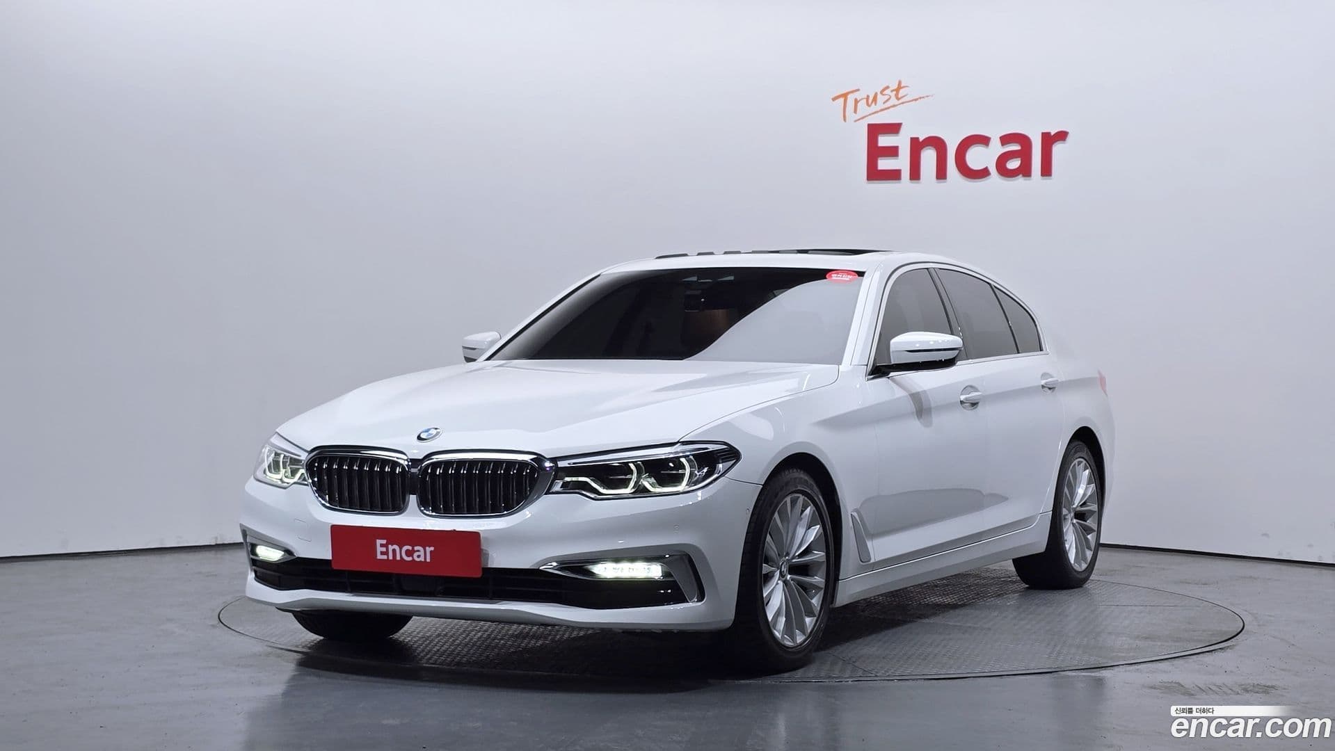 Main__Slider__Photo:5-Series BMW 2018.4-0