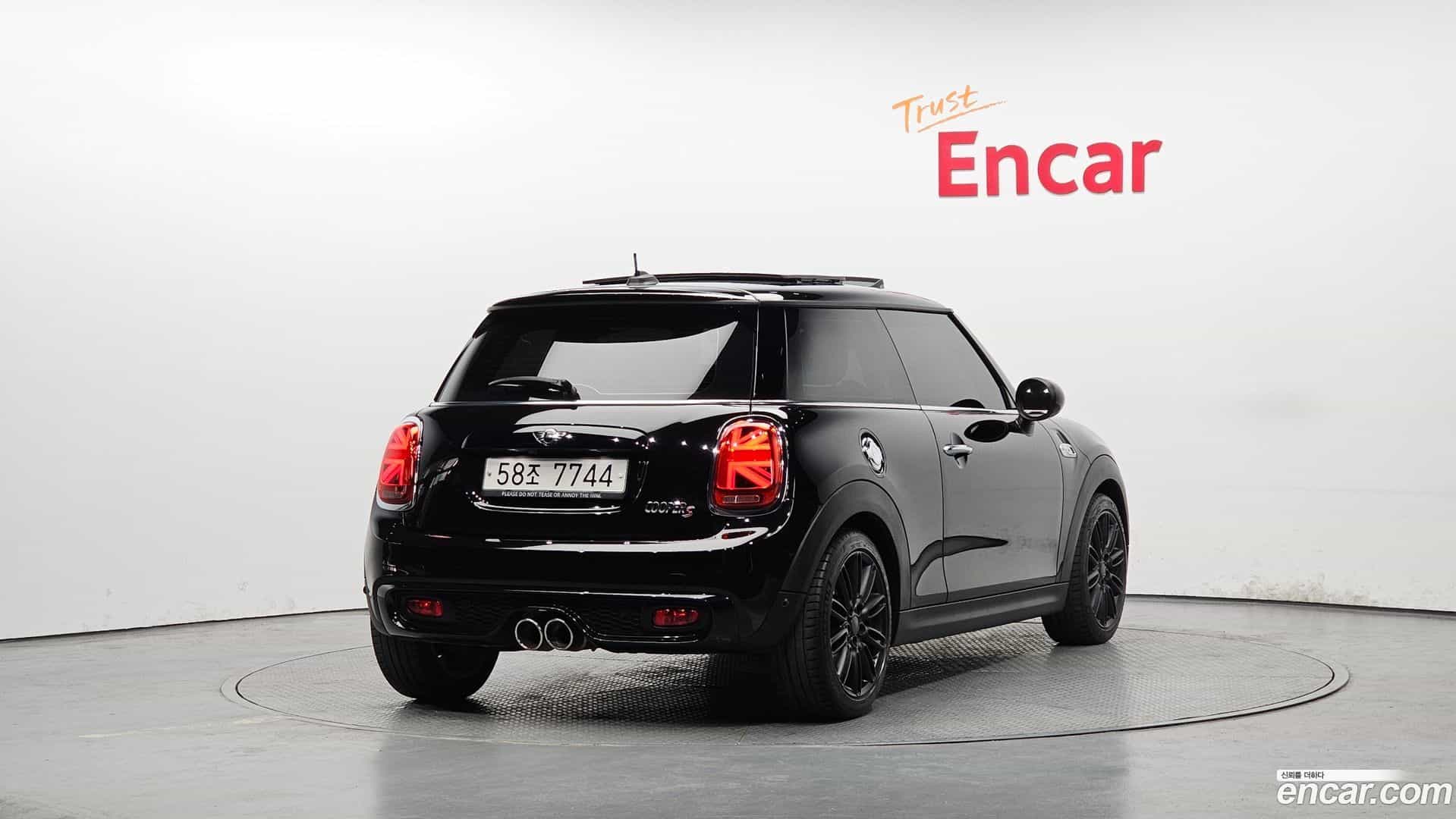 Cooper Mini 2018.3-OUTER-002
