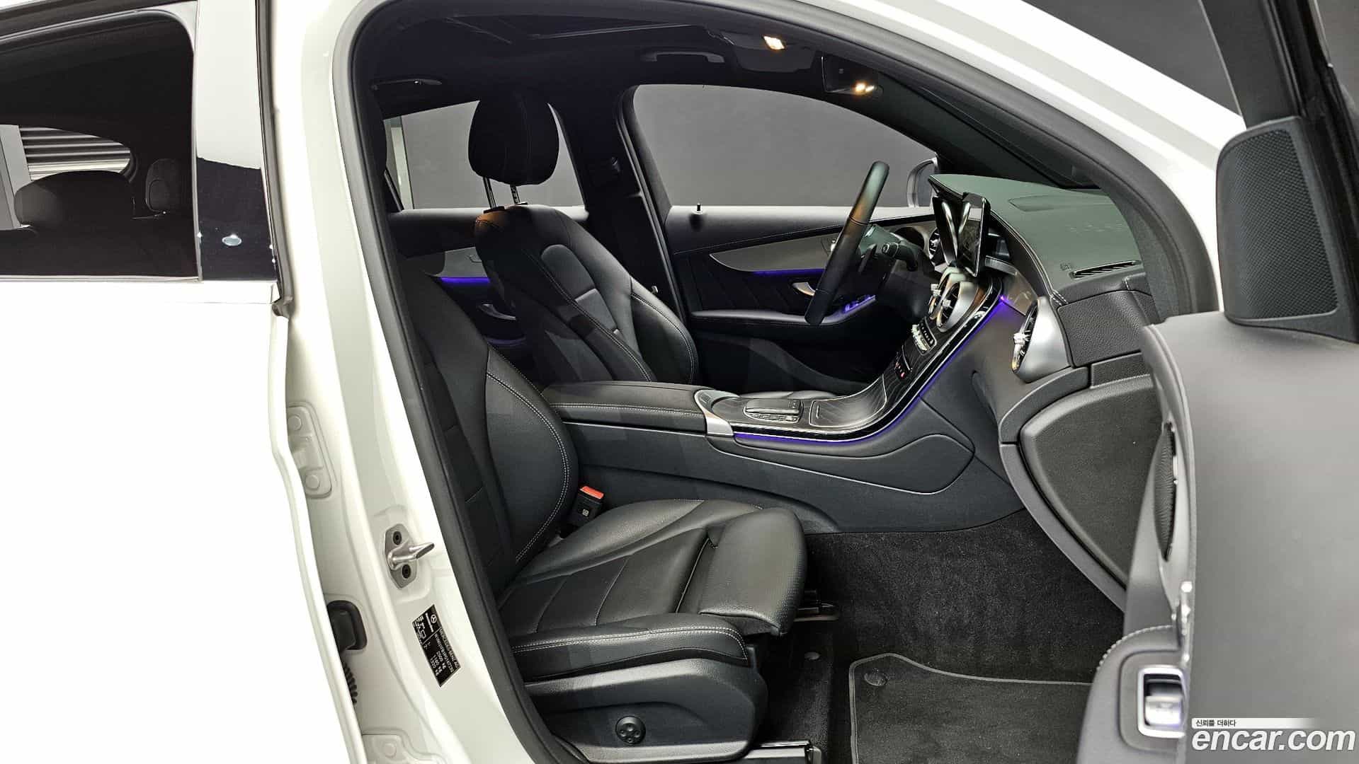 GLC-Class Mercedes-Benz 2023.4-INNER-010