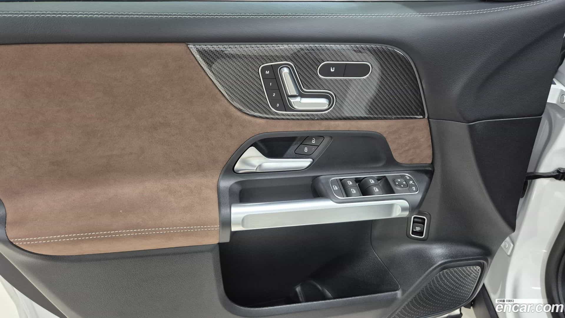 GLB-Class Mercedes-Benz 2025.3-INNER-009